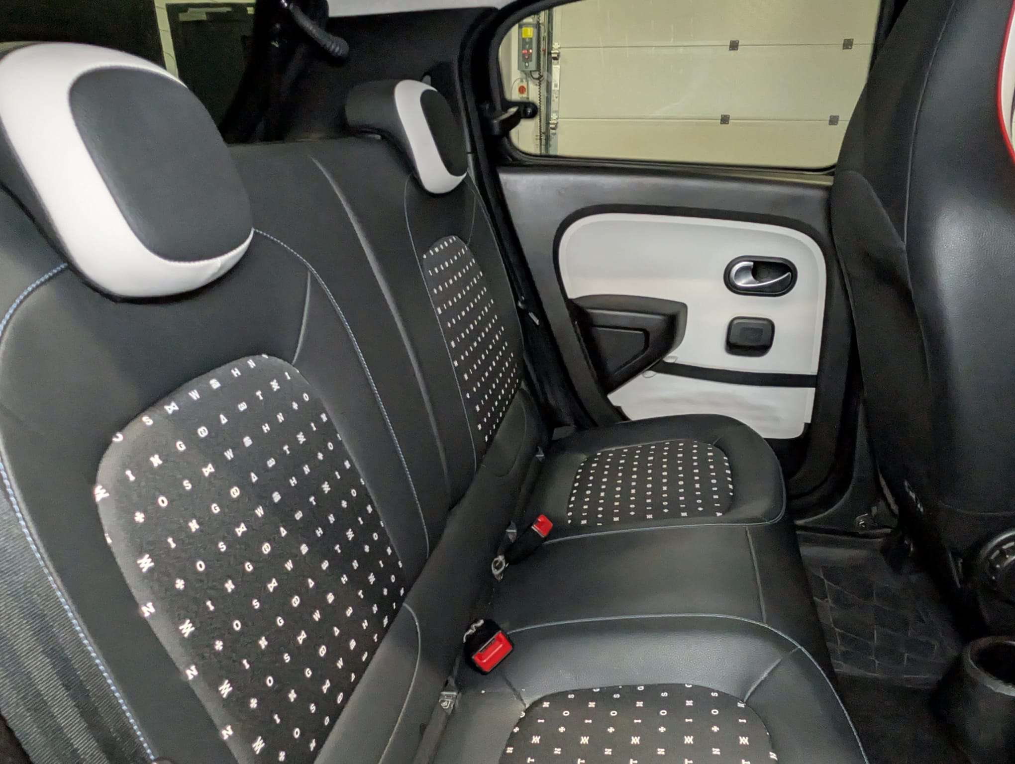 Renault Twingo 1.0i SCe Signature — CarPlay — Caméra — Clim auto