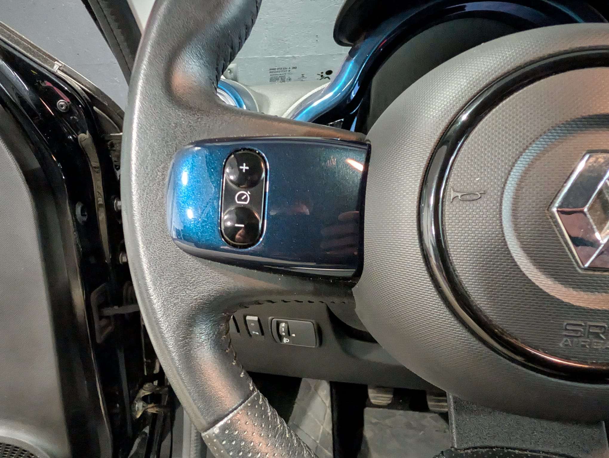 Renault Twingo 1.0i SCe Signature — CarPlay — Caméra — Clim auto