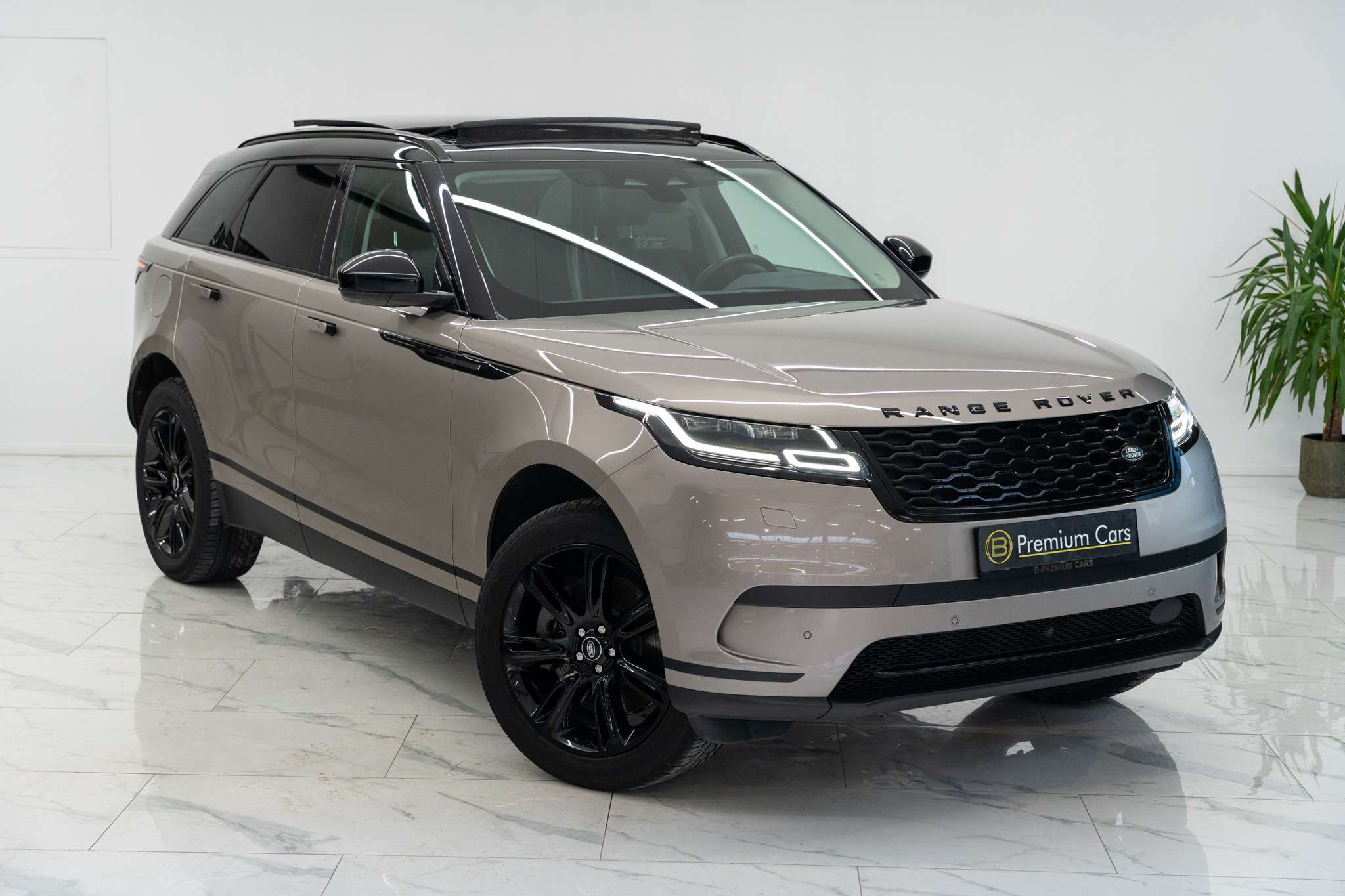 Land Rover Range Rover Velar S AWD P400e! Black pack! ACC! Pano! Memory! Full!