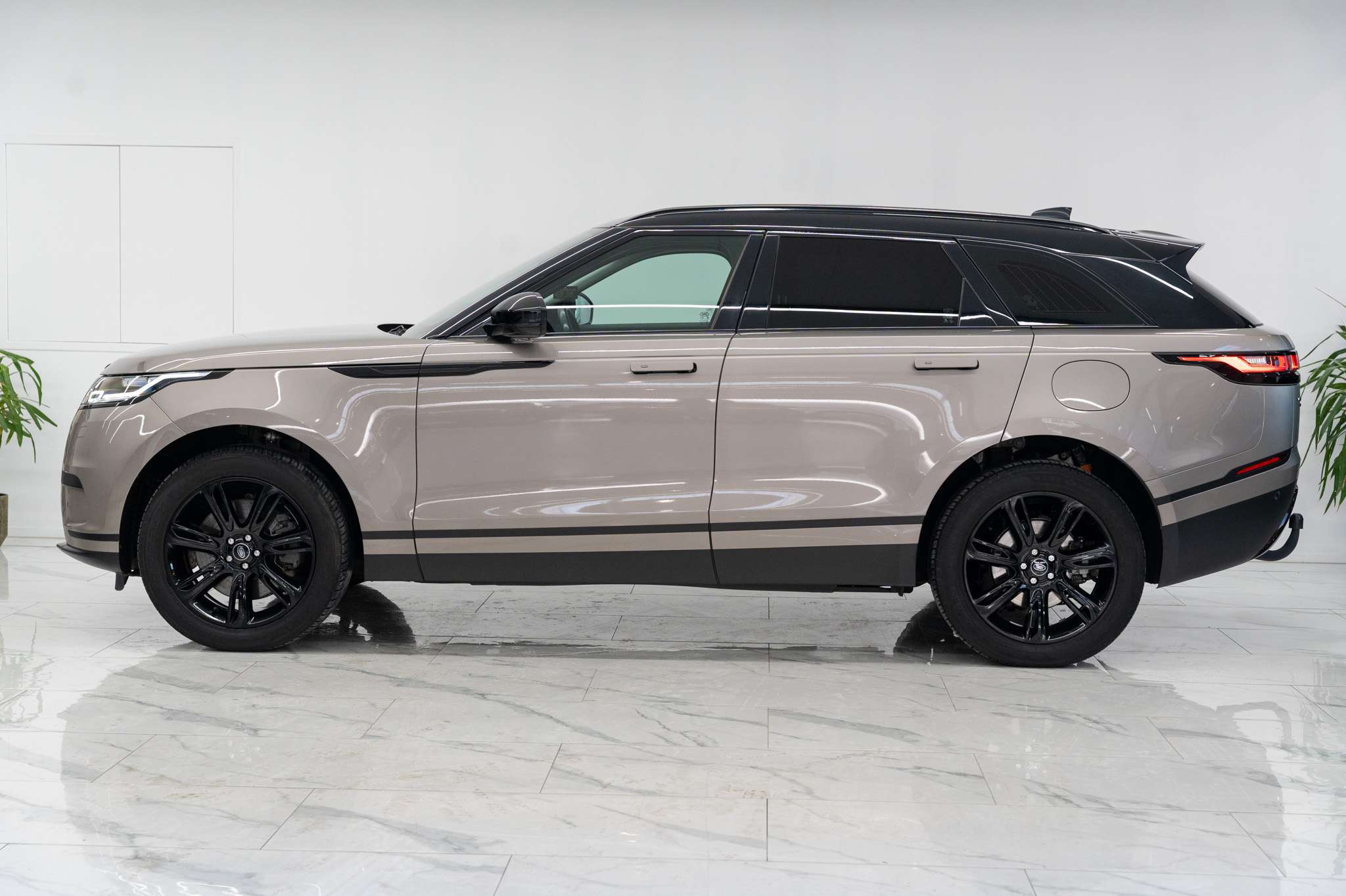 Land Rover Range Rover Velar S AWD P400e! Black pack! ACC! Pano! Memory! Full!