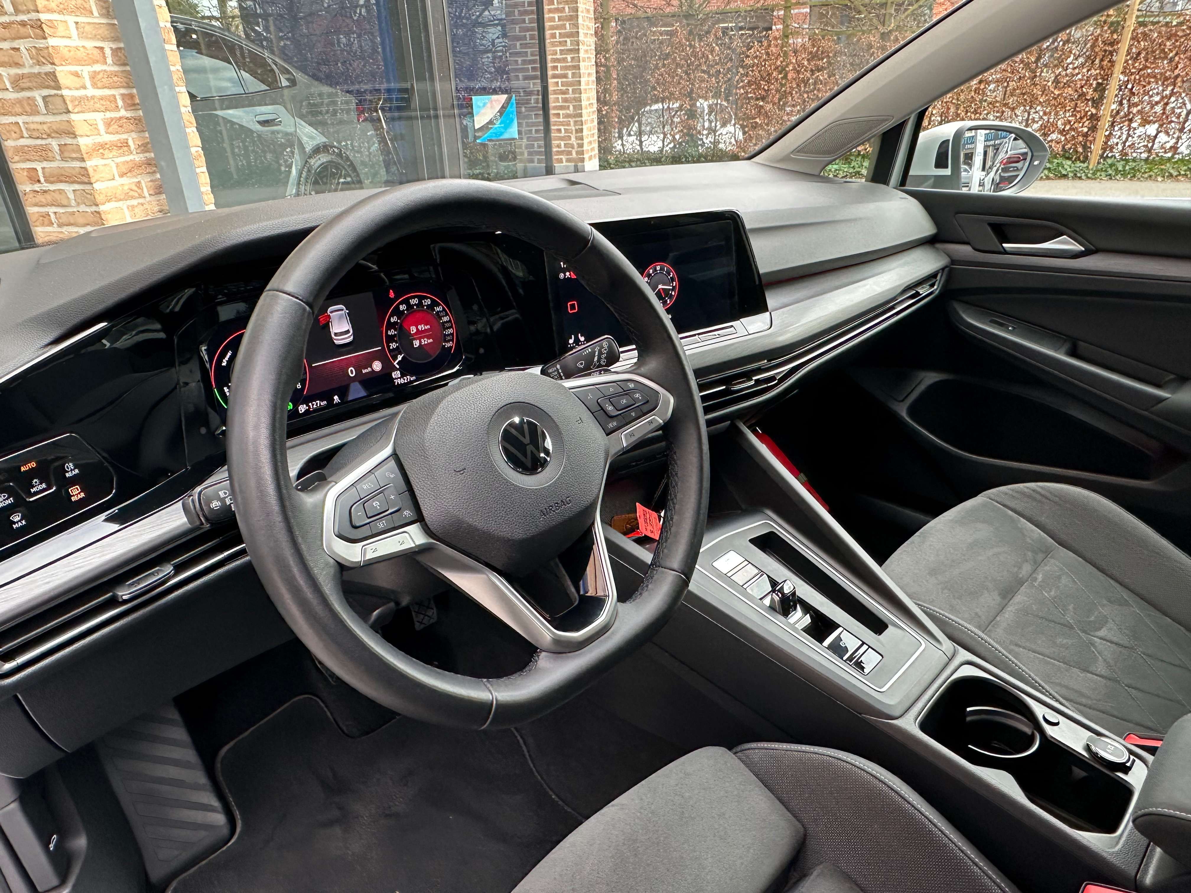 Volkswagen Golf 1.4 eHybrid Plug-IN I STYLE I Matrix Led I Alcantara I Cam I ACC thumbnail