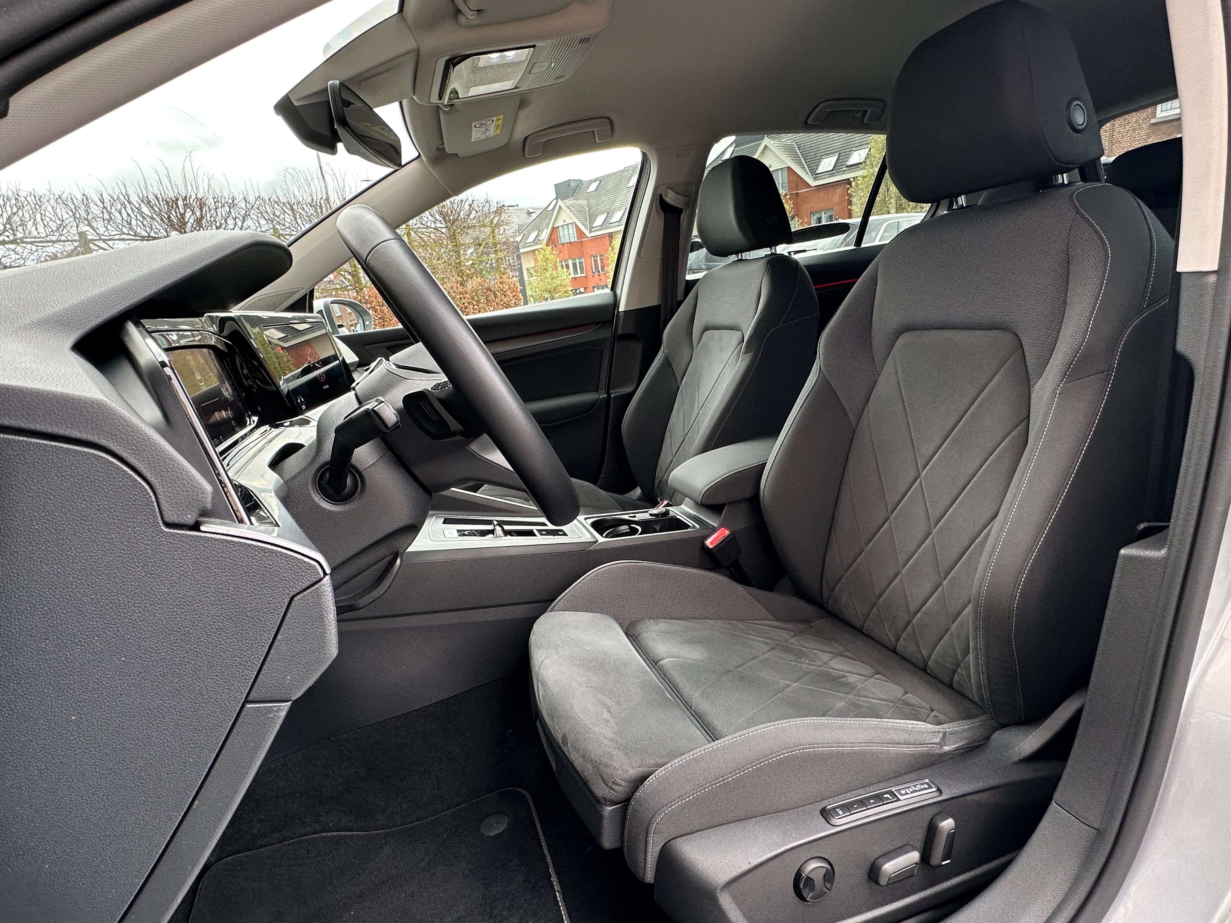 Volkswagen Golf 1.4 eHybrid Plug-IN I STYLE I Matrix Led I Alcantara I Cam I ACC thumbnail