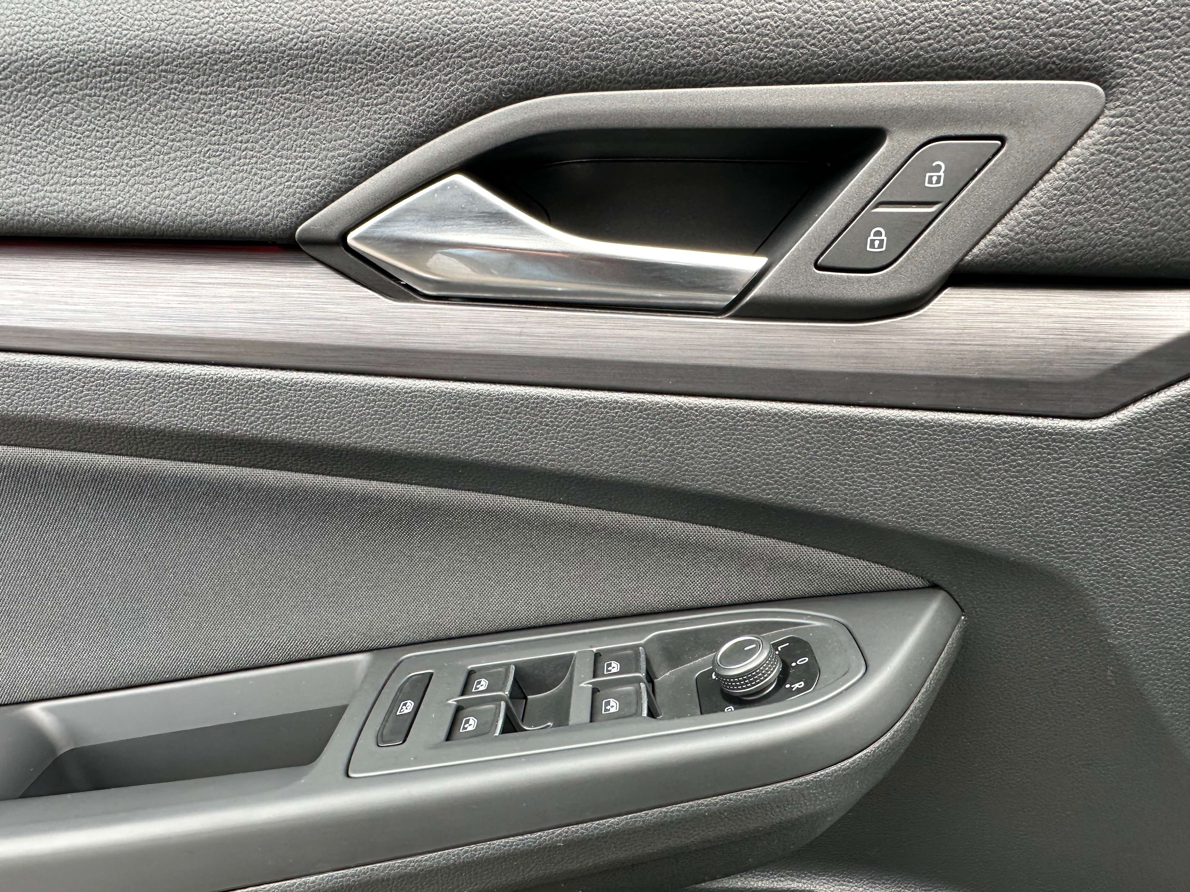 Volkswagen Golf 1.4 eHybrid Plug-IN I STYLE I Matrix Led I Alcantara I Cam I ACC thumbnail