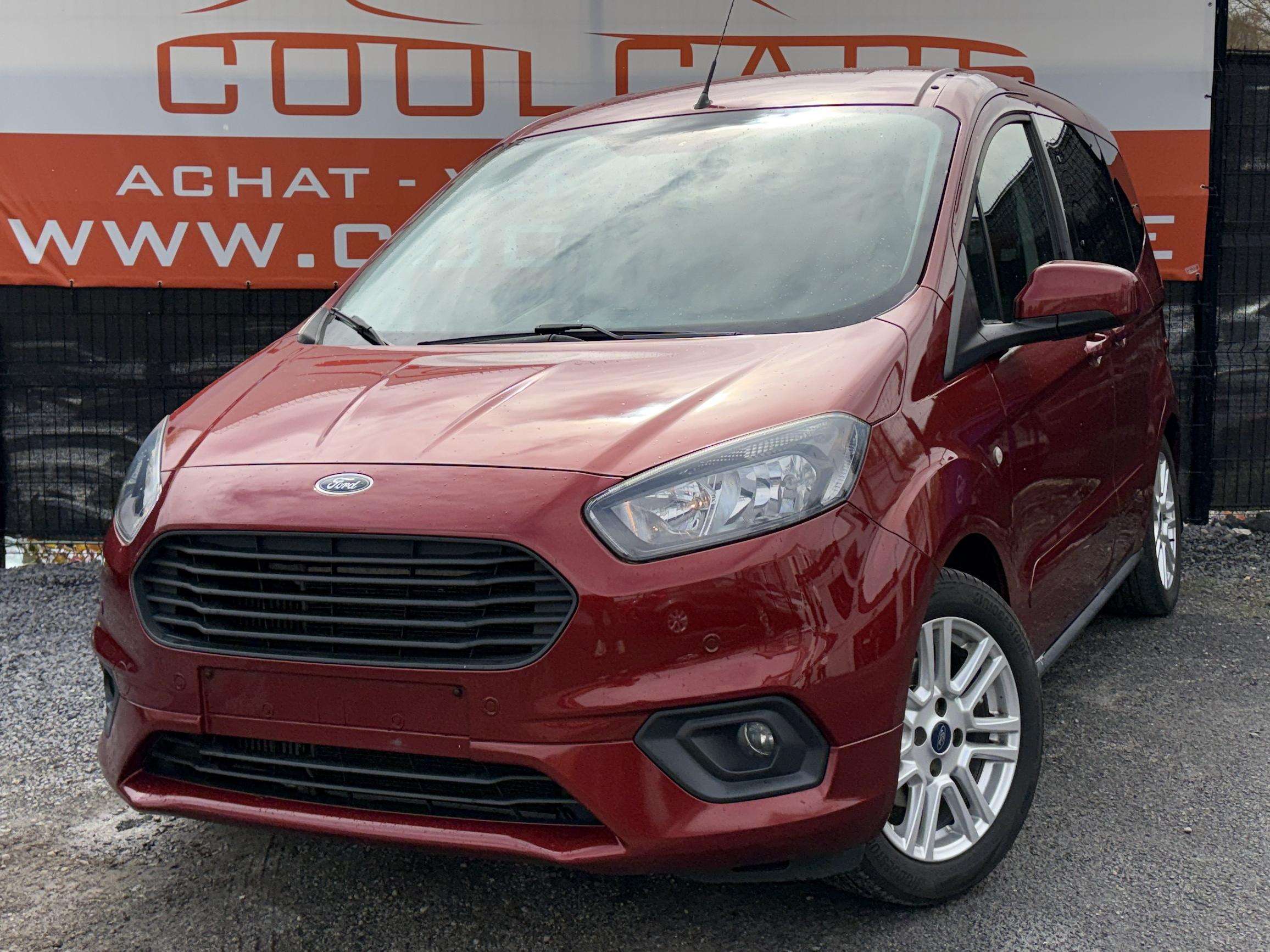 Ford Tourneo Courier 1.0 EcoBoost Titanium
