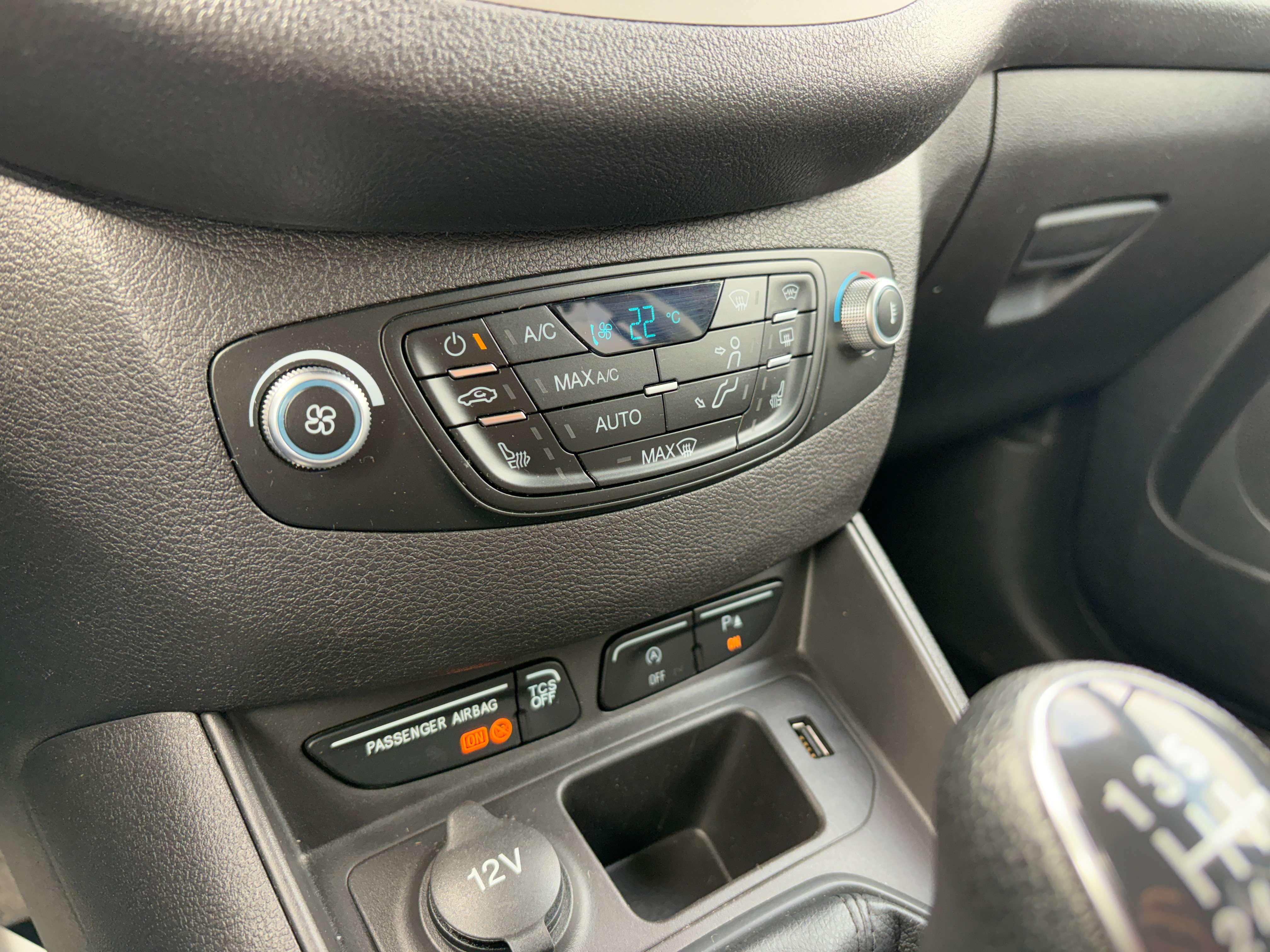 Ford Tourneo Courier 1.0 EcoBoost Titanium thumbnail