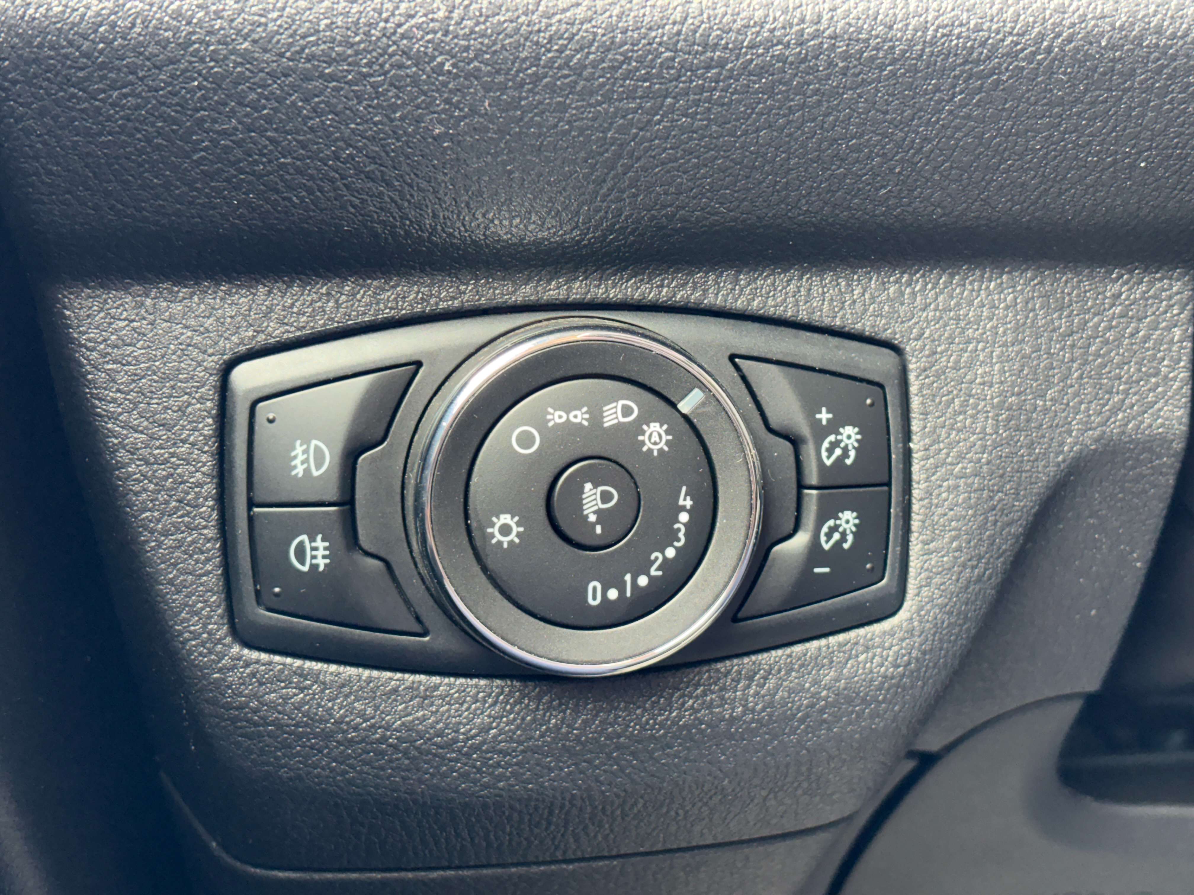 Ford Tourneo Courier 1.0 EcoBoost Titanium thumbnail