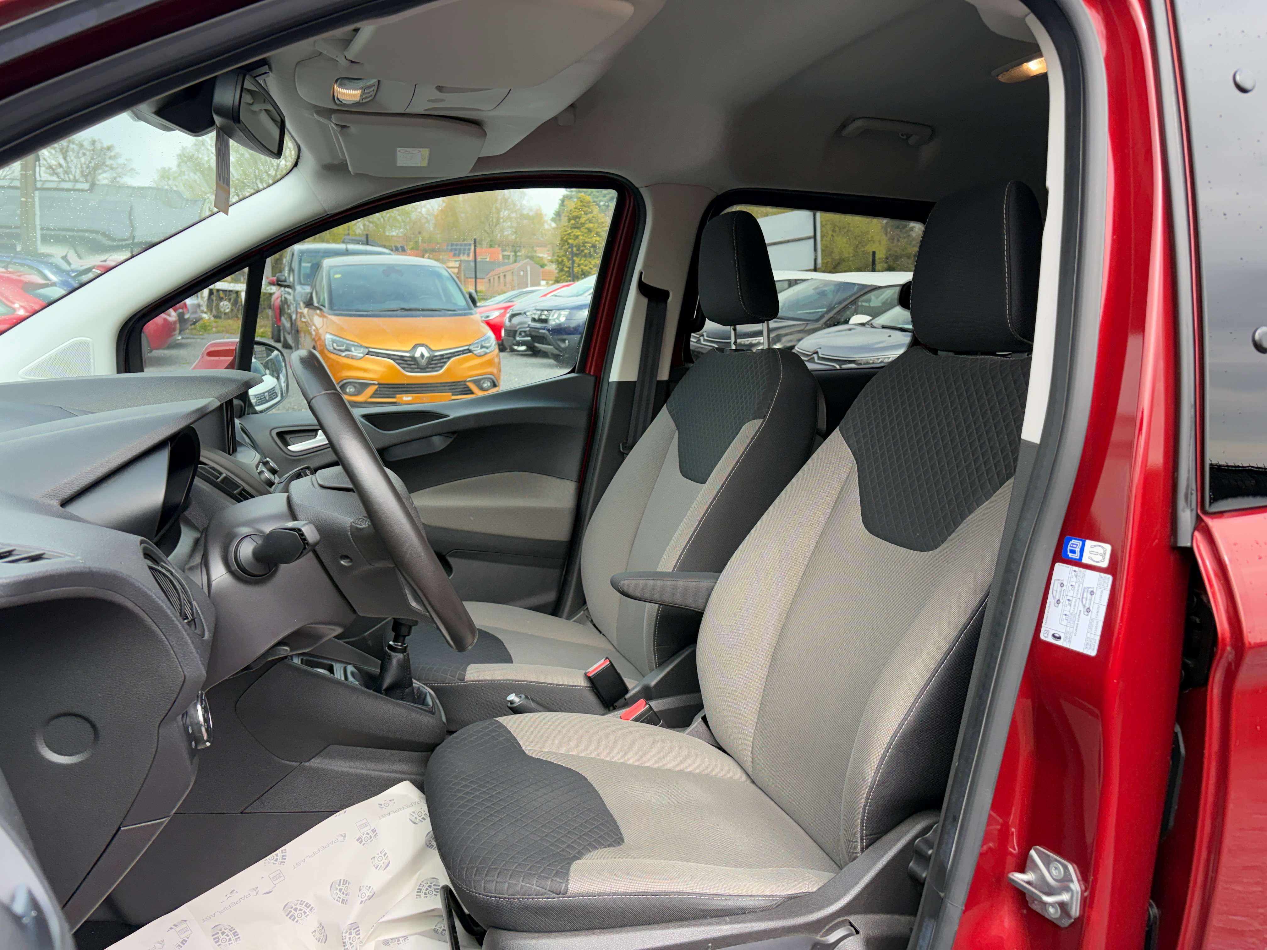 Ford Tourneo Courier 1.0 EcoBoost Titanium thumbnail