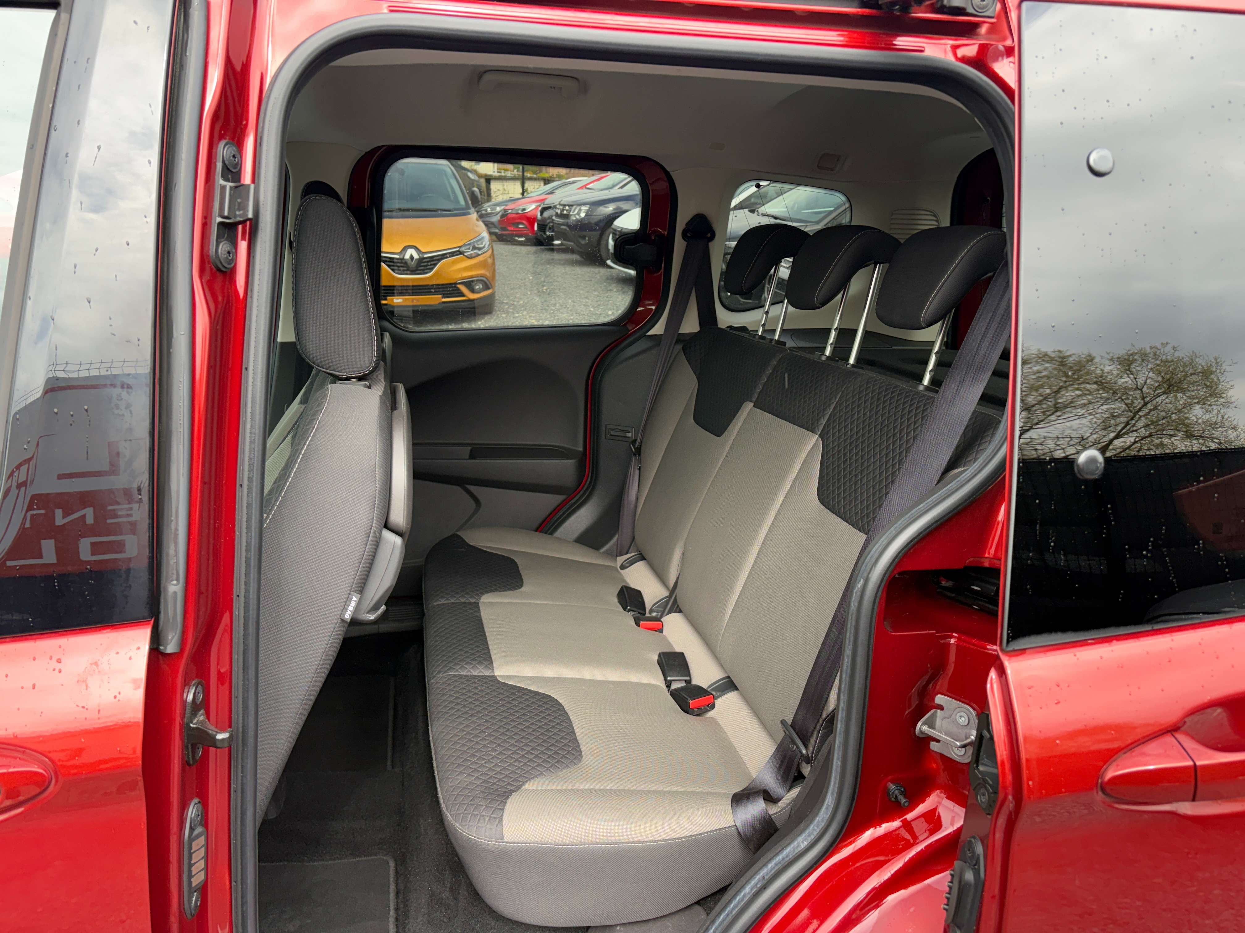 Ford Tourneo Courier 1.0 EcoBoost Titanium thumbnail