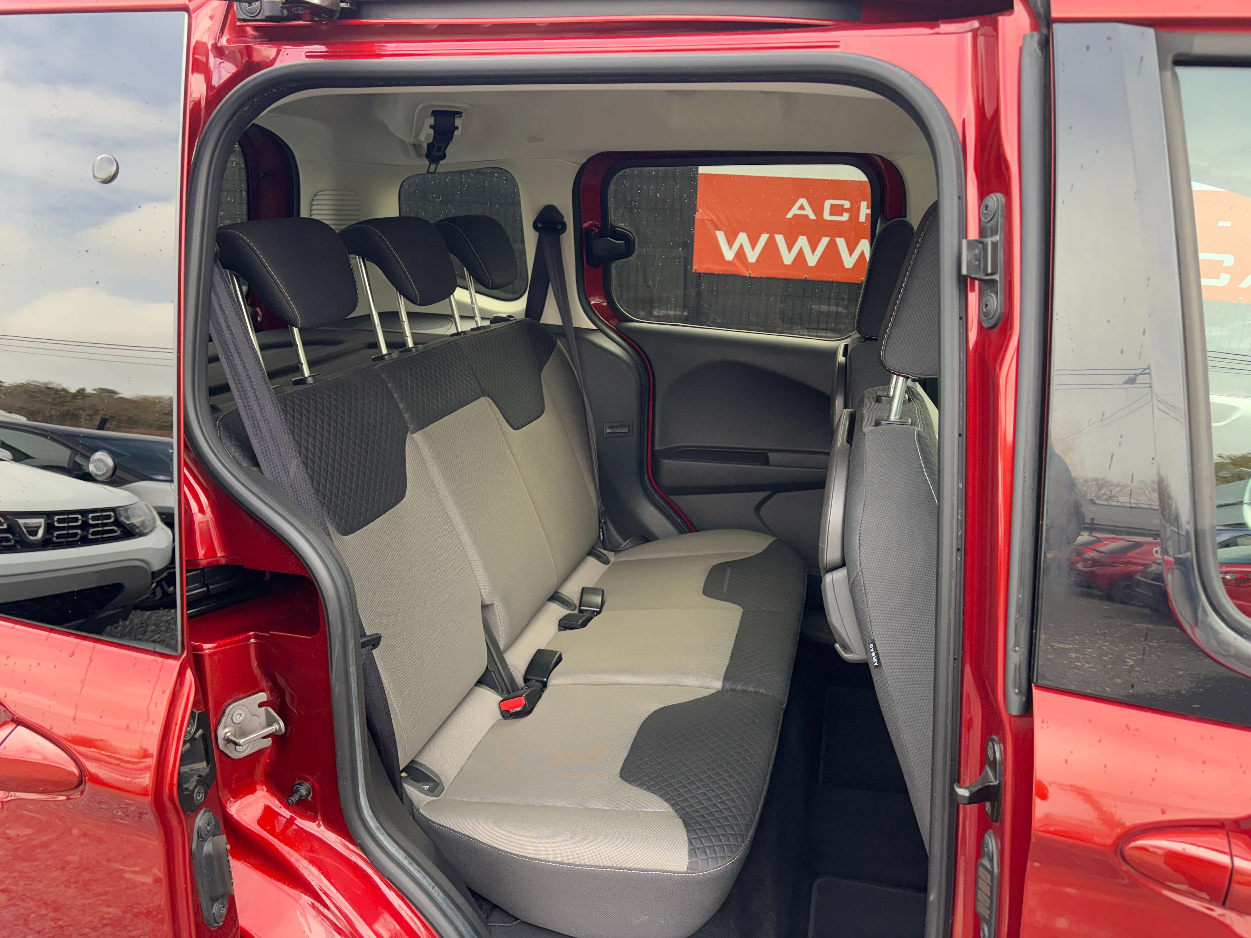 Ford Tourneo Courier 1.0 EcoBoost Titanium thumbnail