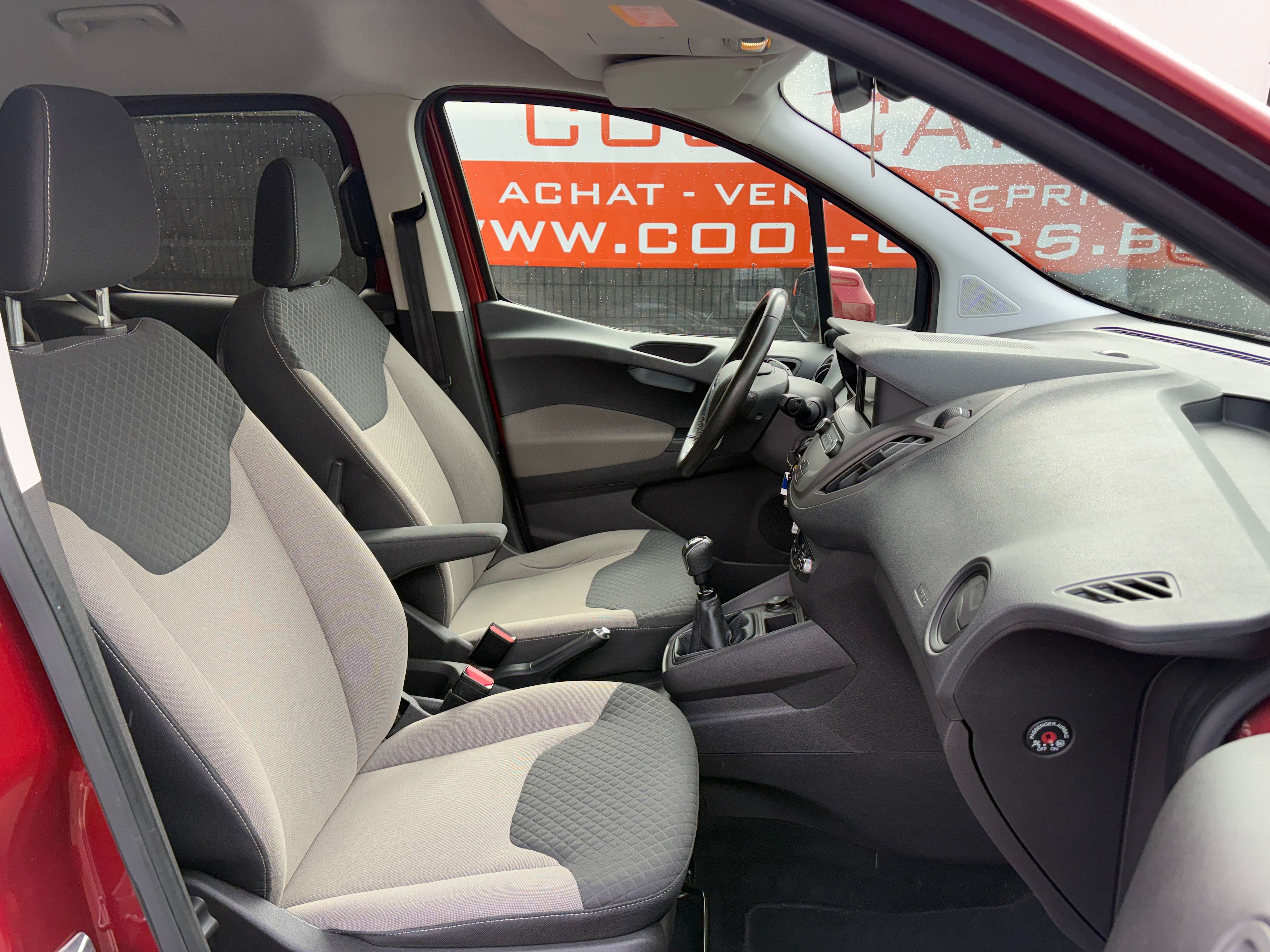 Ford Tourneo Courier 1.0 EcoBoost Titanium thumbnail