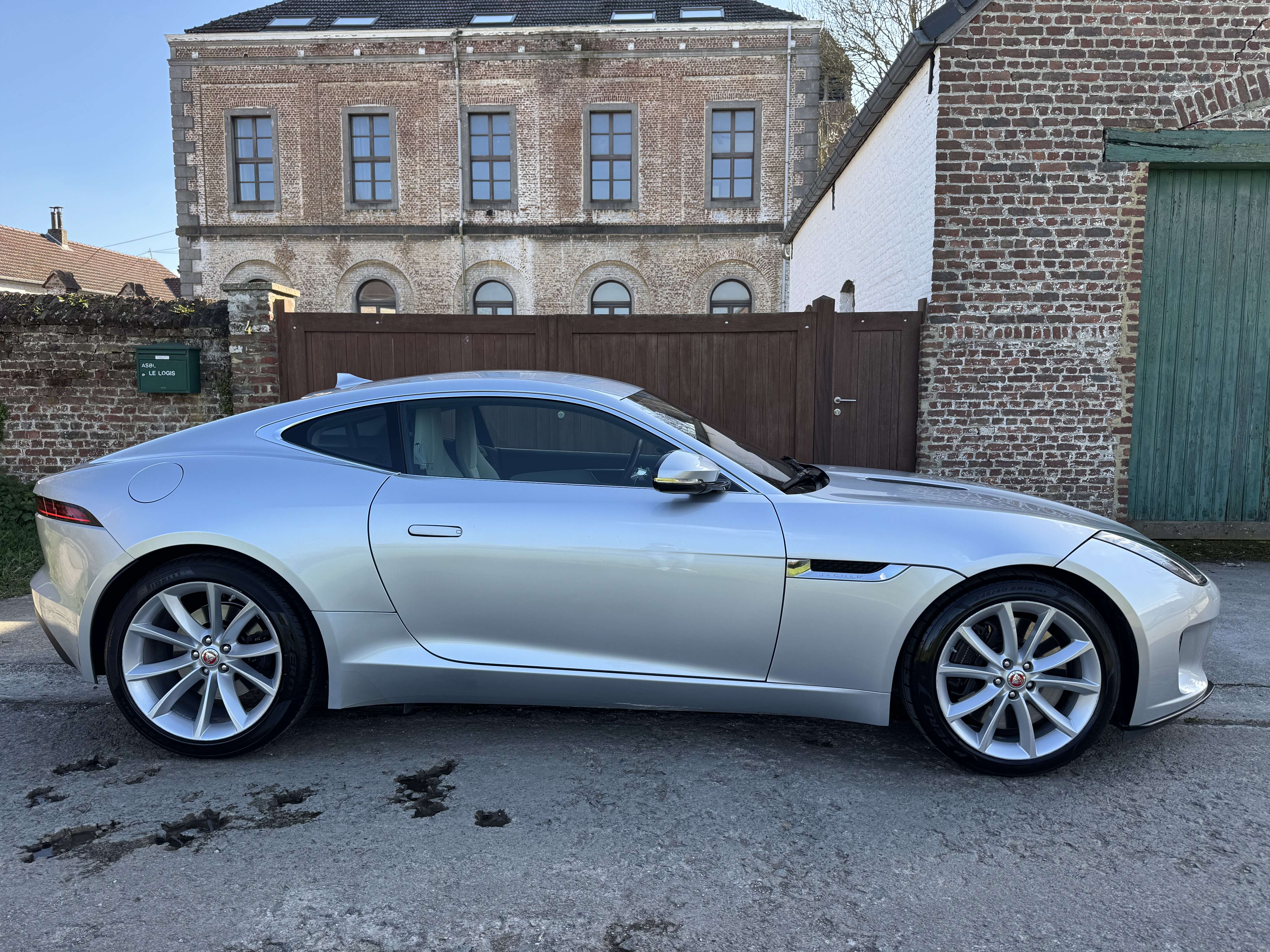 Jaguar F-Type Coupé 3.0 V6 *381 HP*CARPLAY*CAM*GPS* thumbnail