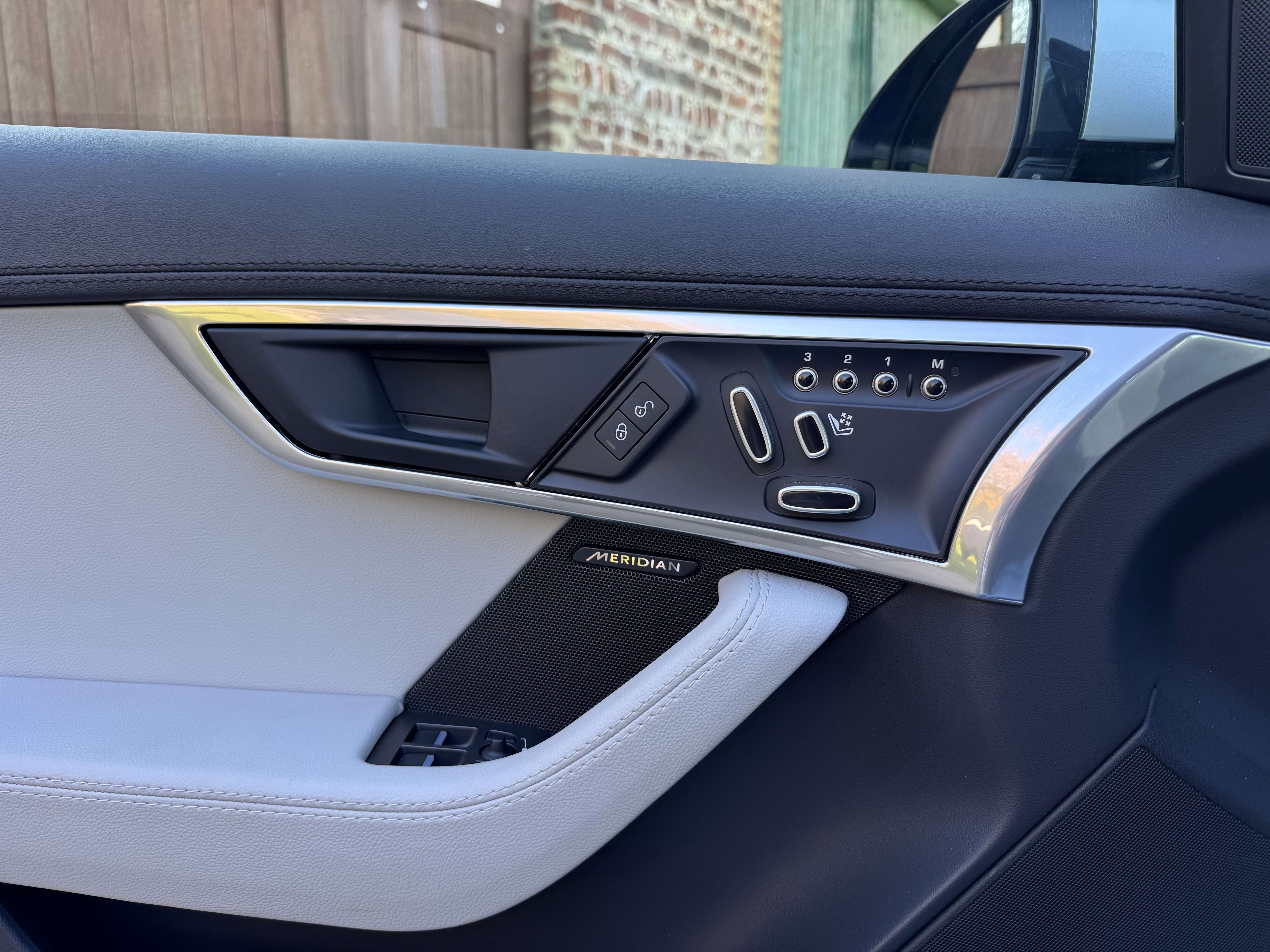 Jaguar F-Type Coupé 3.0 V6 *381 HP*CARPLAY*CAM*GPS* thumbnail