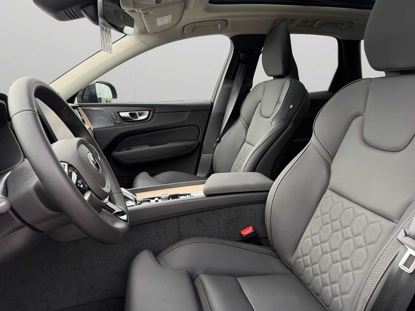 Volvo XC60 XC60 Plus, T6 AWD Plug-in Hybrid, Elektrisch/Benzin, Dark thumbnail