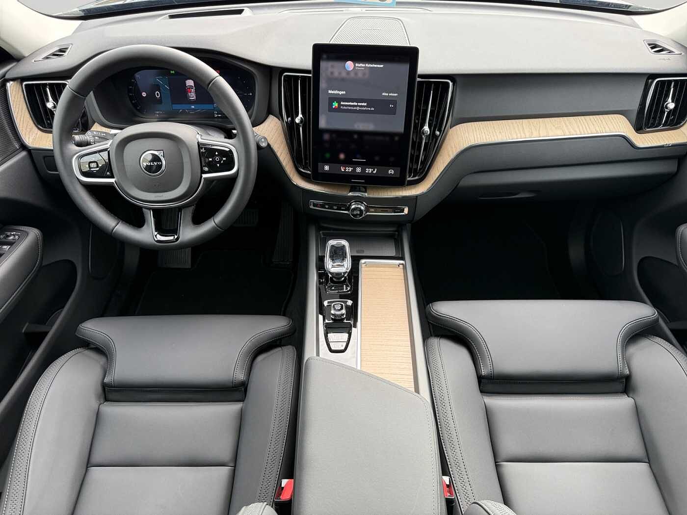Volvo XC60 XC60 Plus, T6 AWD Plug-in Hybrid, Elektrisch/Benzin, Dark thumbnail