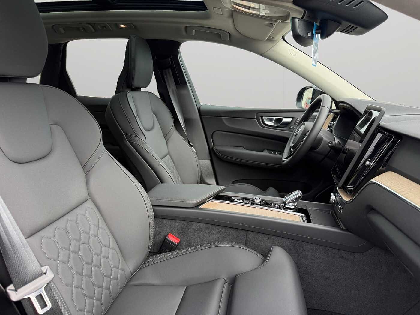 Volvo XC60 XC60 Plus, T6 AWD Plug-in Hybrid, Elektrisch/Benzin, Dark thumbnail