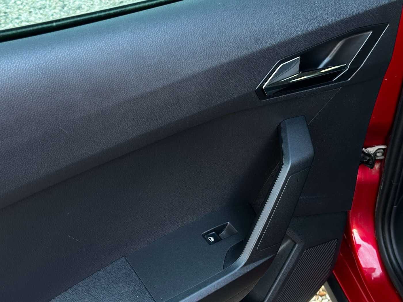 SEAT Arona 1.0 TSI Move! LED/SENSOR/GPS/CARPLAY/CRUISE/ thumbnail