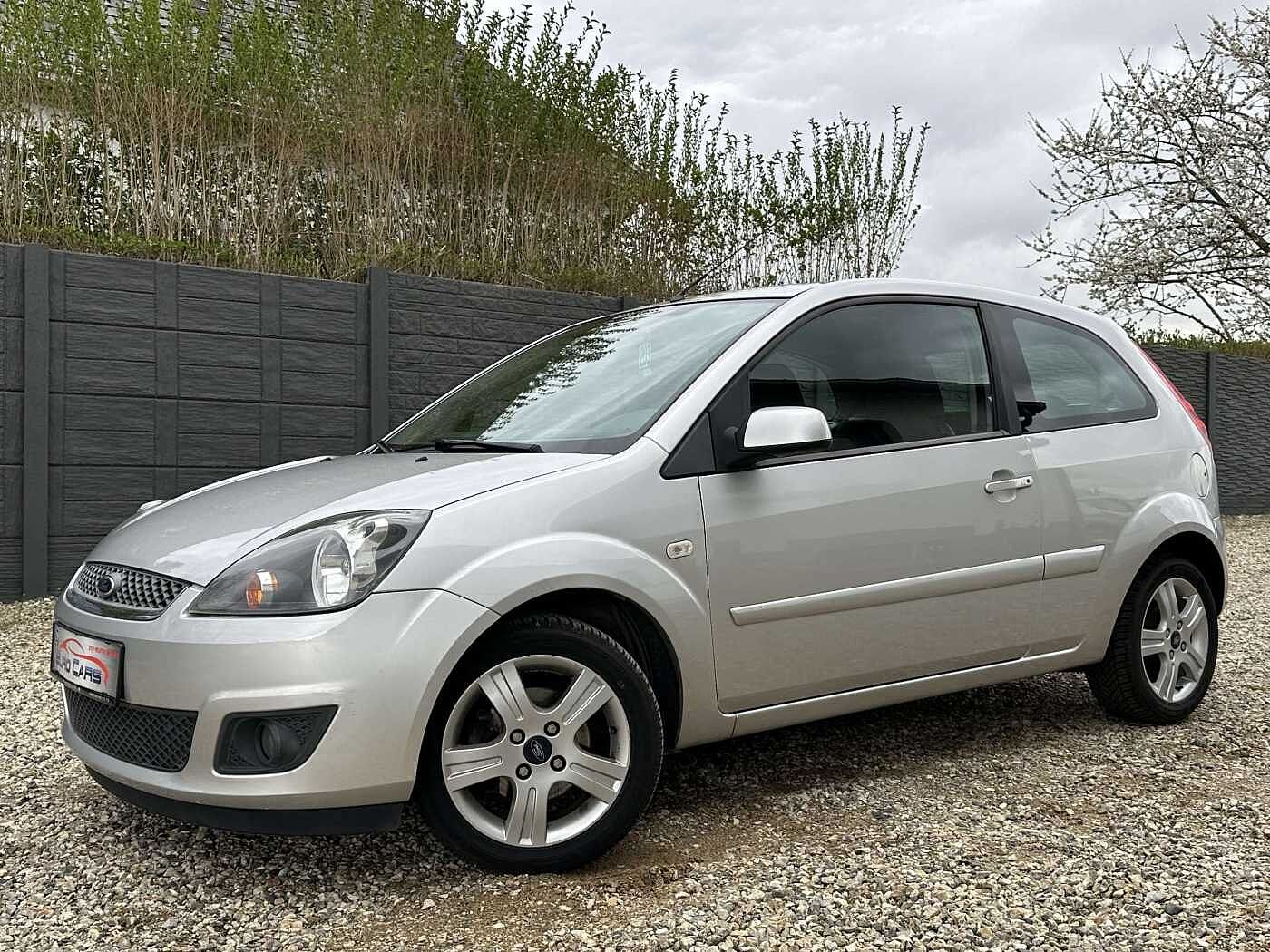 Ford Fiesta 1.3i Ambiente AIRCO/BLUETOOTH/GPS/GARANTIE 12 MOIS thumbnail