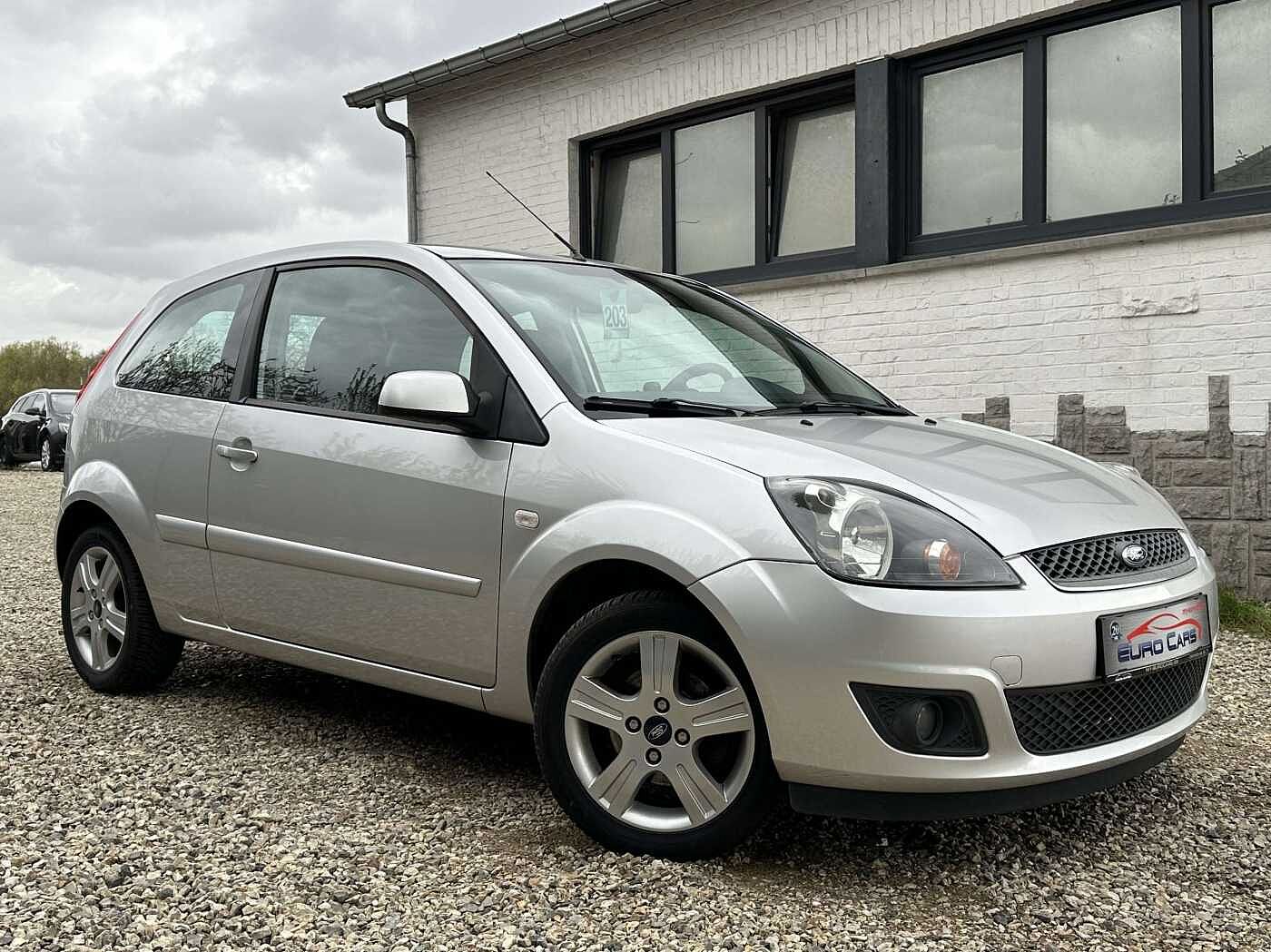 Ford Fiesta 1.3i Ambiente AIRCO/BLUETOOTH/GPS/GARANTIE 12 MOIS thumbnail