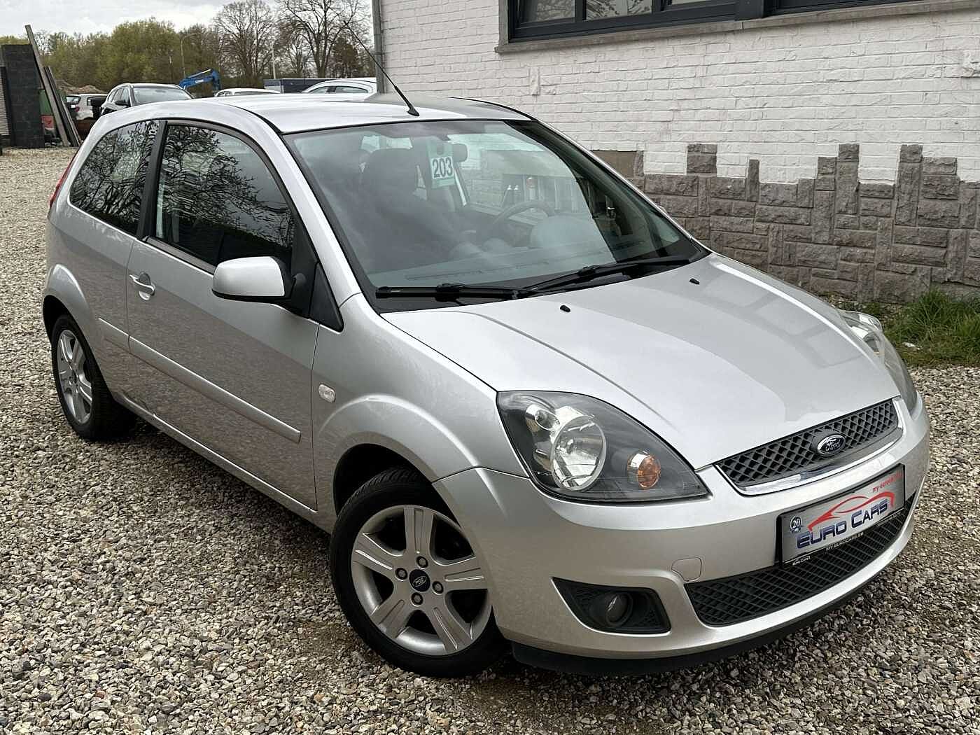 Ford Fiesta 1.3i Ambiente AIRCO/BLUETOOTH/GPS/GARANTIE 12 MOIS thumbnail