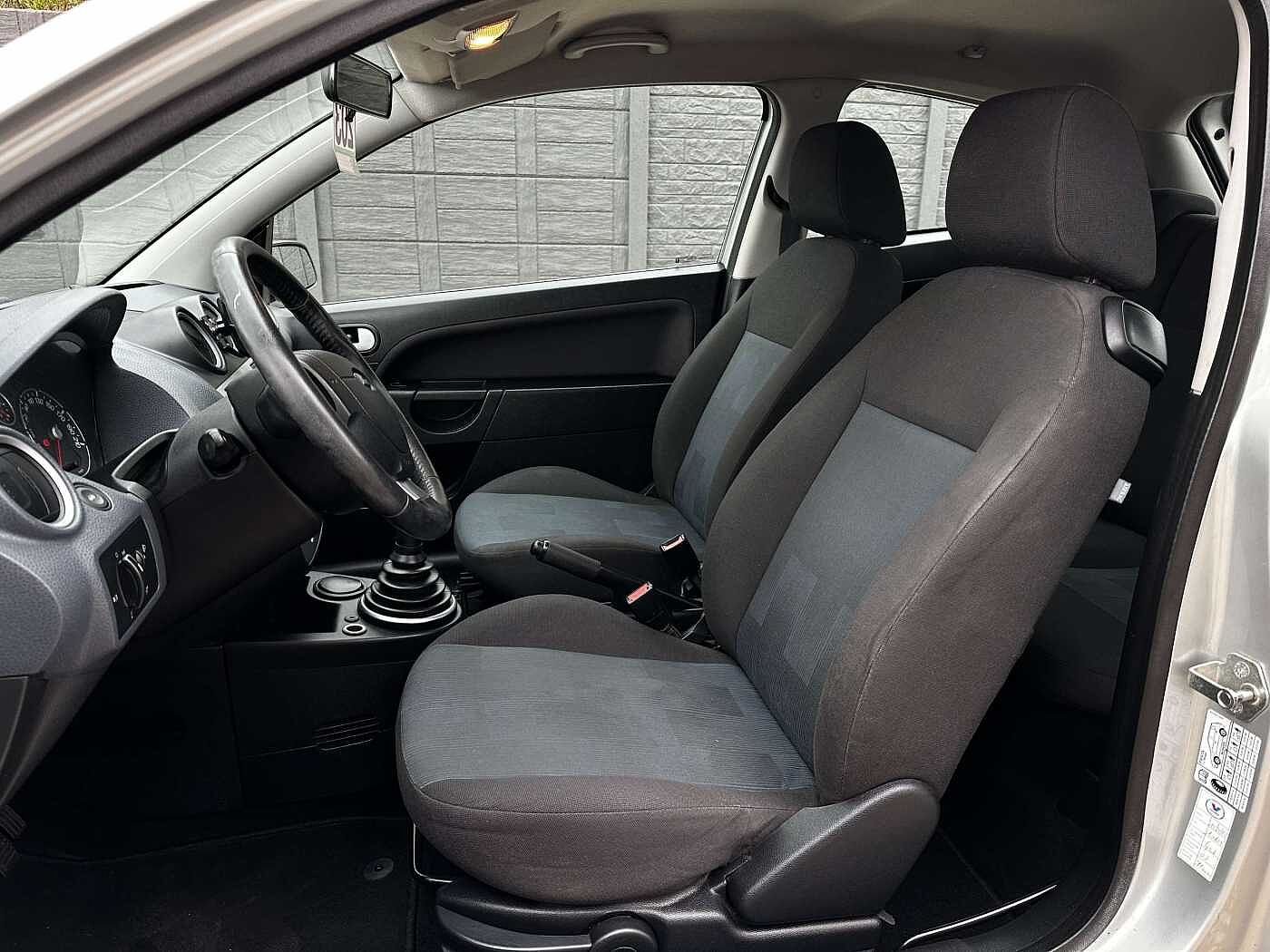 Ford Fiesta 1.3i Ambiente AIRCO/BLUETOOTH/GPS/GARANTIE 12 MOIS thumbnail