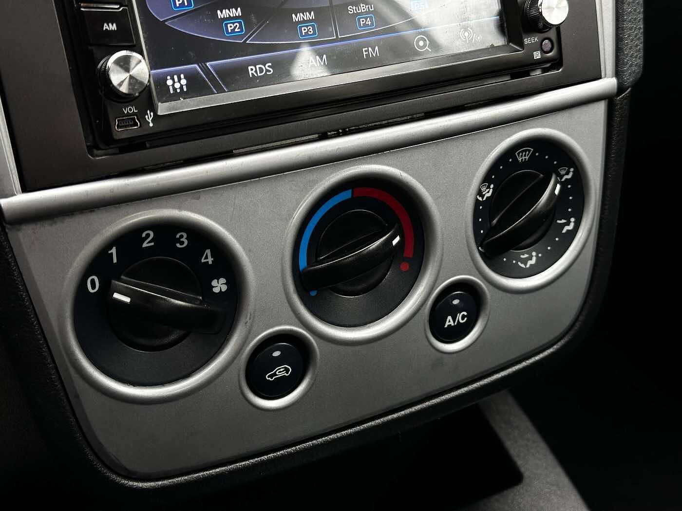 Ford Fiesta 1.3i Ambiente AIRCO/BLUETOOTH/GPS/GARANTIE 12 MOIS thumbnail