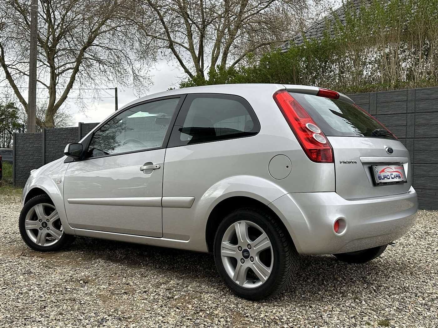 Ford Fiesta 1.3i Ambiente AIRCO/BLUETOOTH/GPS/GARANTIE 12 MOIS thumbnail