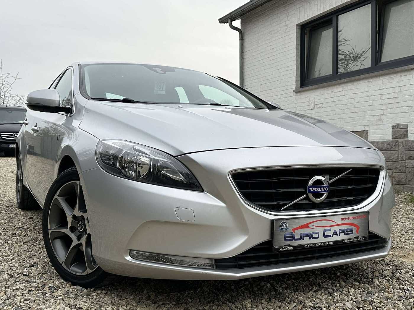 Volvo V40 2.0 D2-82 Ocean Race CUIR/LED/SENSOR/GPS/GARANTIE thumbnail