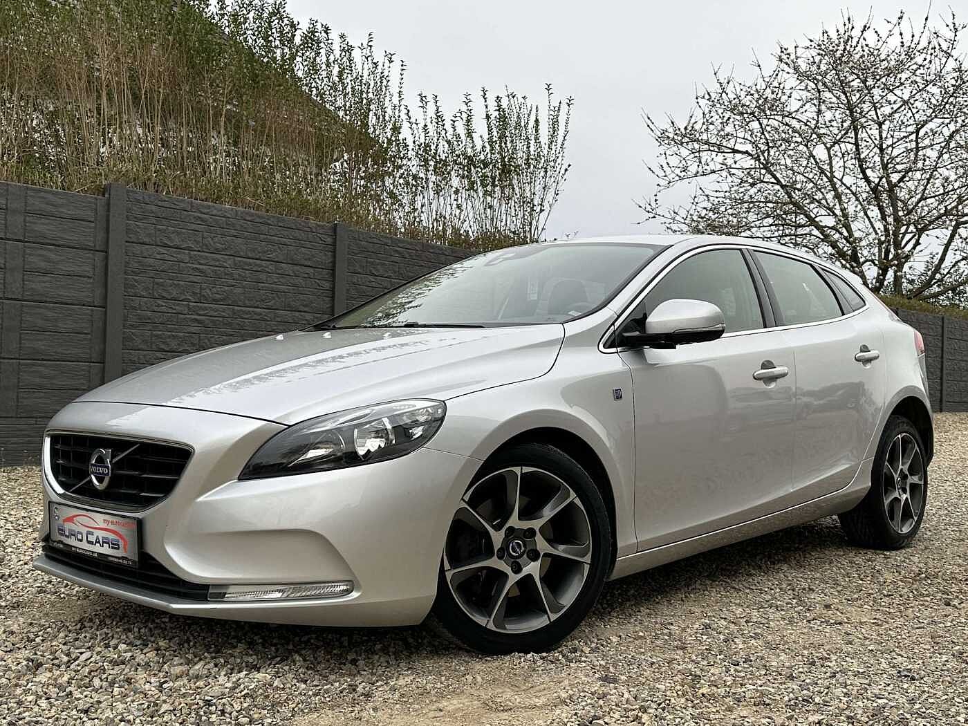 Volvo V40 2.0 D2-82 Ocean Race CUIR/LED/SENSOR/GPS/GARANTIE thumbnail