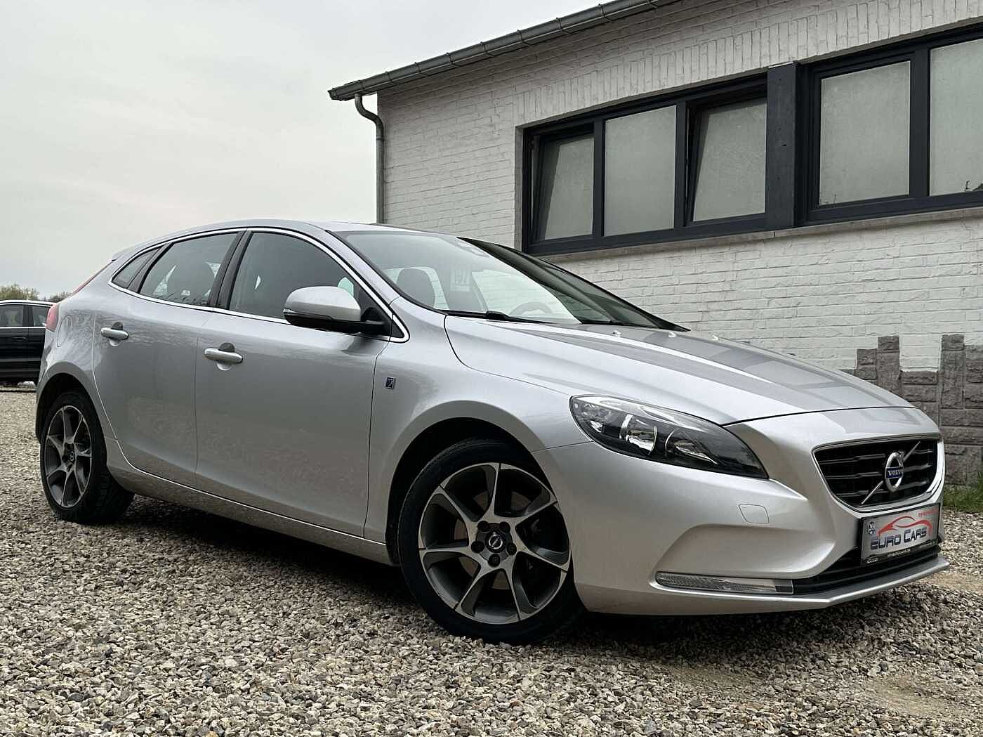 Volvo V40 2.0 D2-82 Ocean Race CUIR/LED/SENSOR/GPS/GARANTIE thumbnail