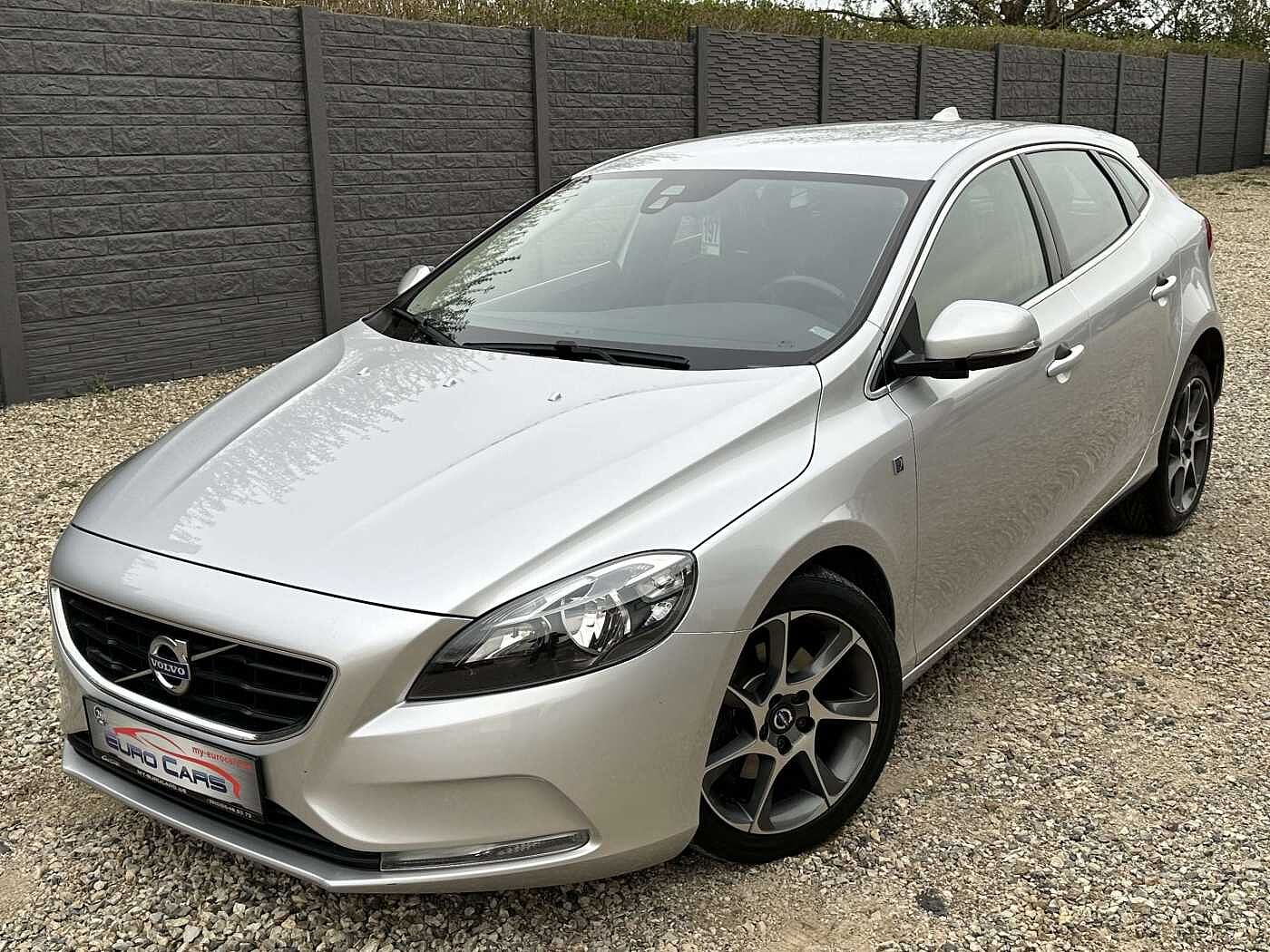 Volvo V40 2.0 D2-82 Ocean Race CUIR/LED/SENSOR/GPS/GARANTIE thumbnail
