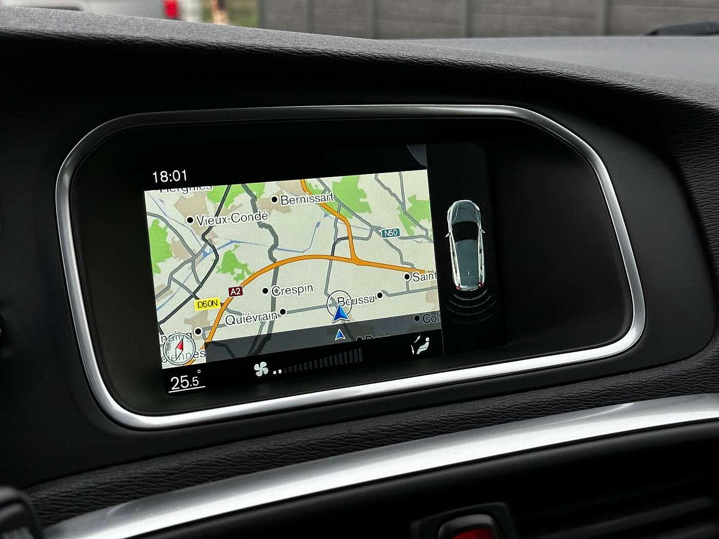Volvo V40 2.0 D2-82 Ocean Race CUIR/LED/SENSOR/GPS/GARANTIE thumbnail