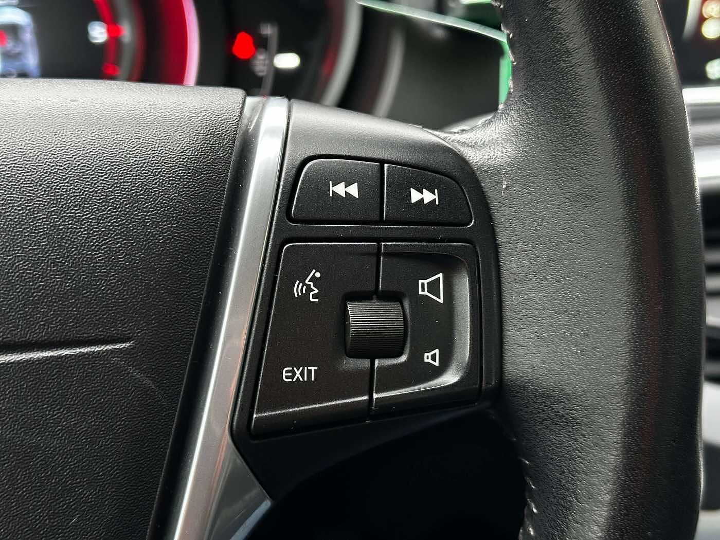Volvo V40 2.0 D2-82 Ocean Race CUIR/LED/SENSOR/GPS/GARANTIE thumbnail