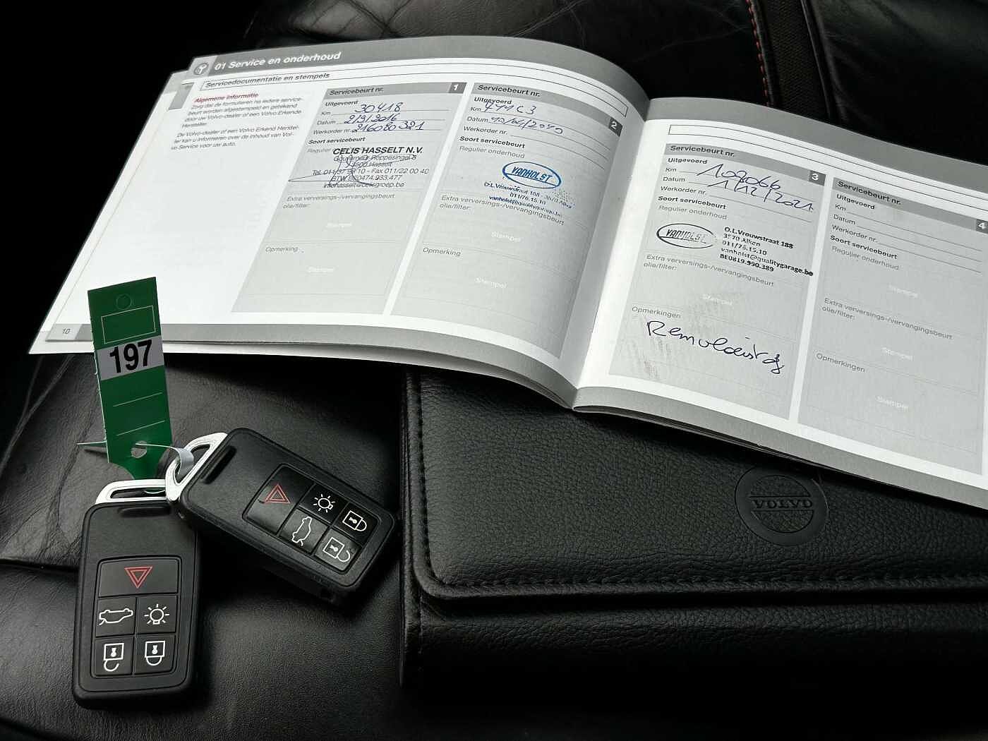 Volvo V40 2.0 D2-82 Ocean Race CUIR/LED/SENSOR/GPS/GARANTIE thumbnail