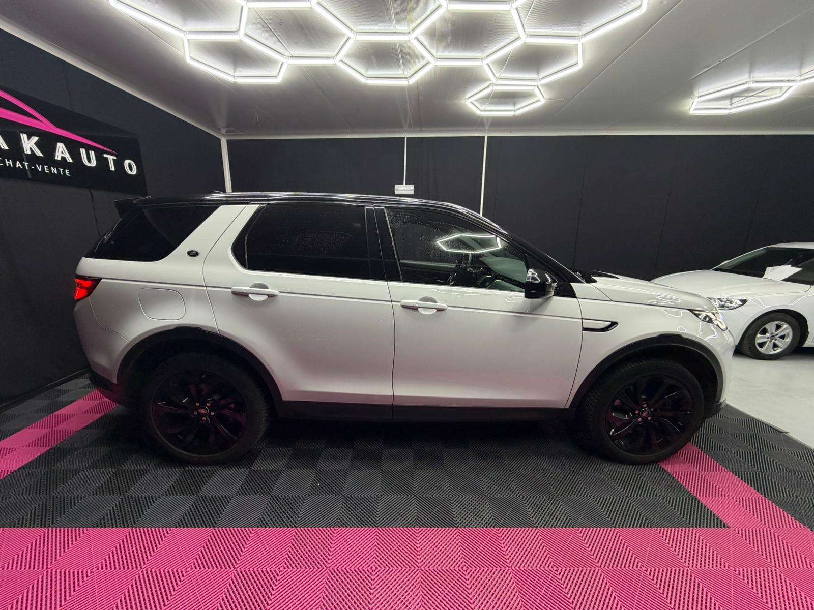 Land Rover Discovery Sport 2.0 TD4 MHEV 4WD R-Dynamic  / GARANTIE 12 MOIS LAND ROVER / BELGE / CARNET COMPLET LAND ROVER thumbnail
