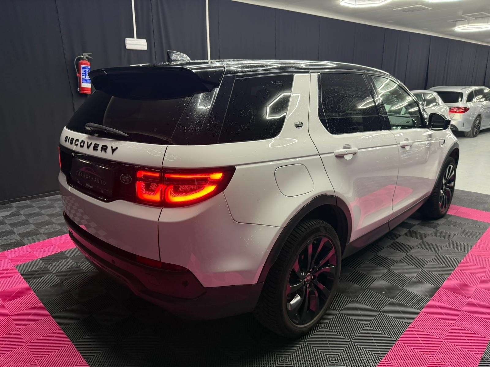 Land Rover Discovery Sport 2.0 TD4 MHEV 4WD R-Dynamic  / GARANTIE 12 MOIS LAND ROVER / BELGE / CARNET COMPLET LAND ROVER thumbnail