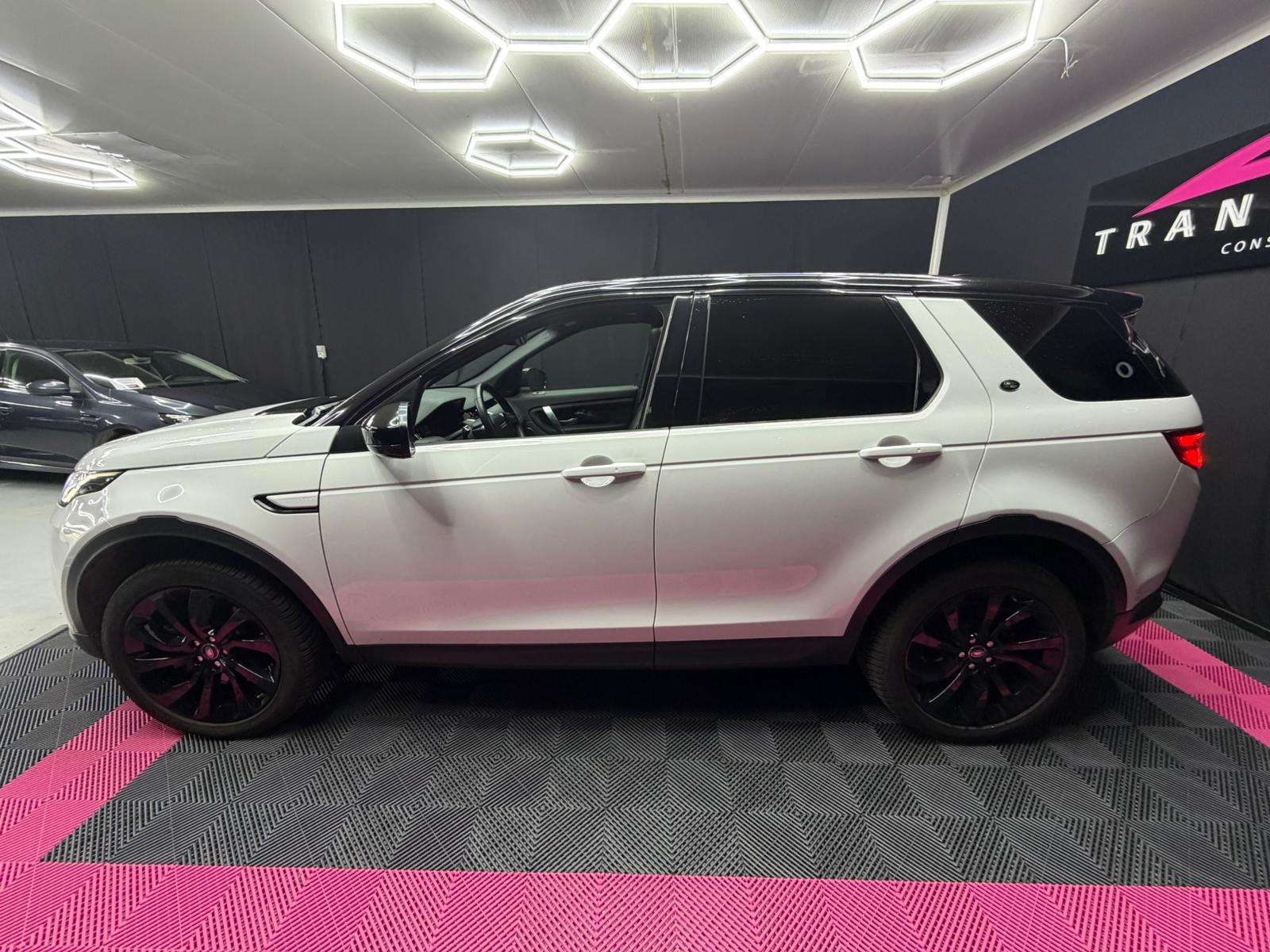 Land Rover Discovery Sport 2.0 TD4 MHEV 4WD R-Dynamic  / GARANTIE 12 MOIS LAND ROVER / BELGE / CARNET COMPLET LAND ROVER thumbnail