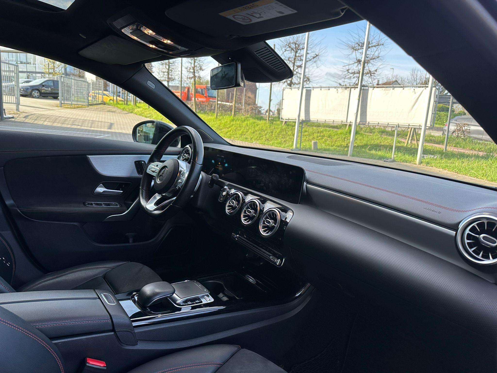 Mercedes-Benz CLA 200 CLA AMG LINE