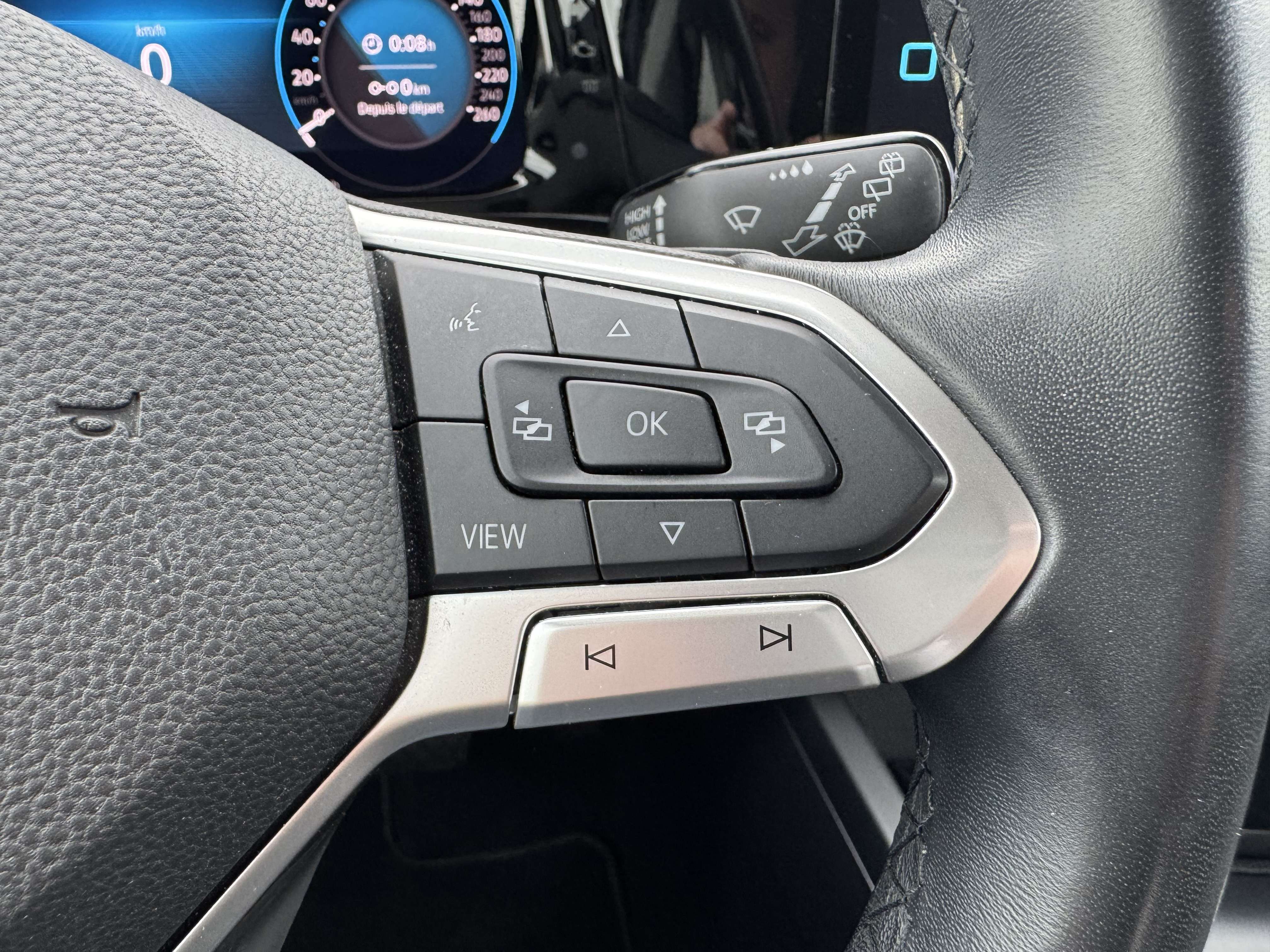Volkswagen Golf Variant 1.0 eTSI Life DSG / CARPLAY / AIRCO / ACC / LED
