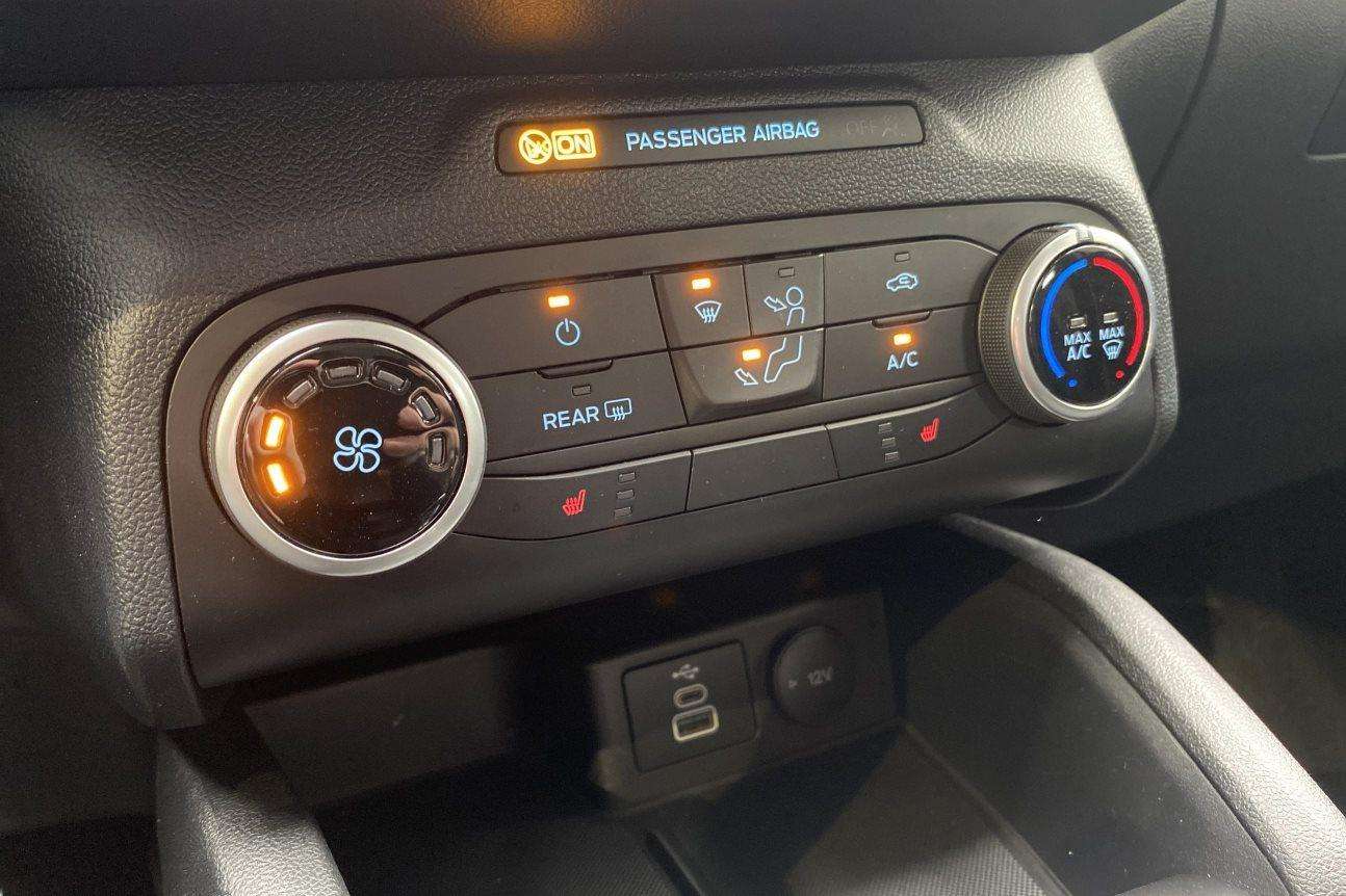 Ford Kuga Trend* Gps & Détecteurs obstacles