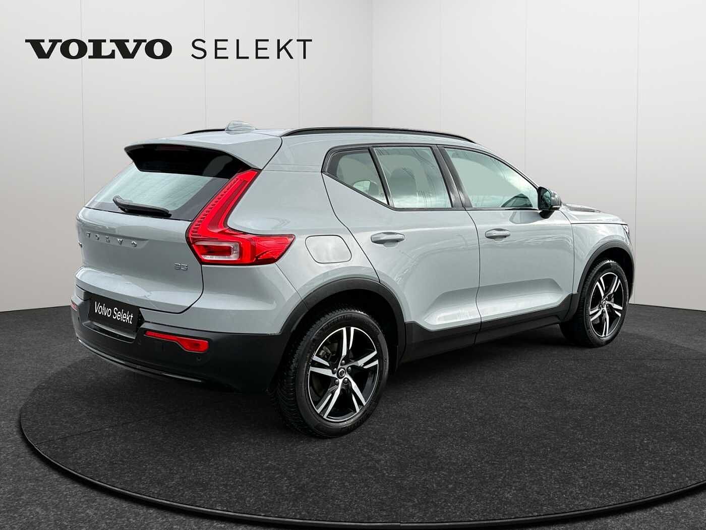 Volvo XC40 XC40 Plus, B3 Mild Hybrid, Essence, Dark
