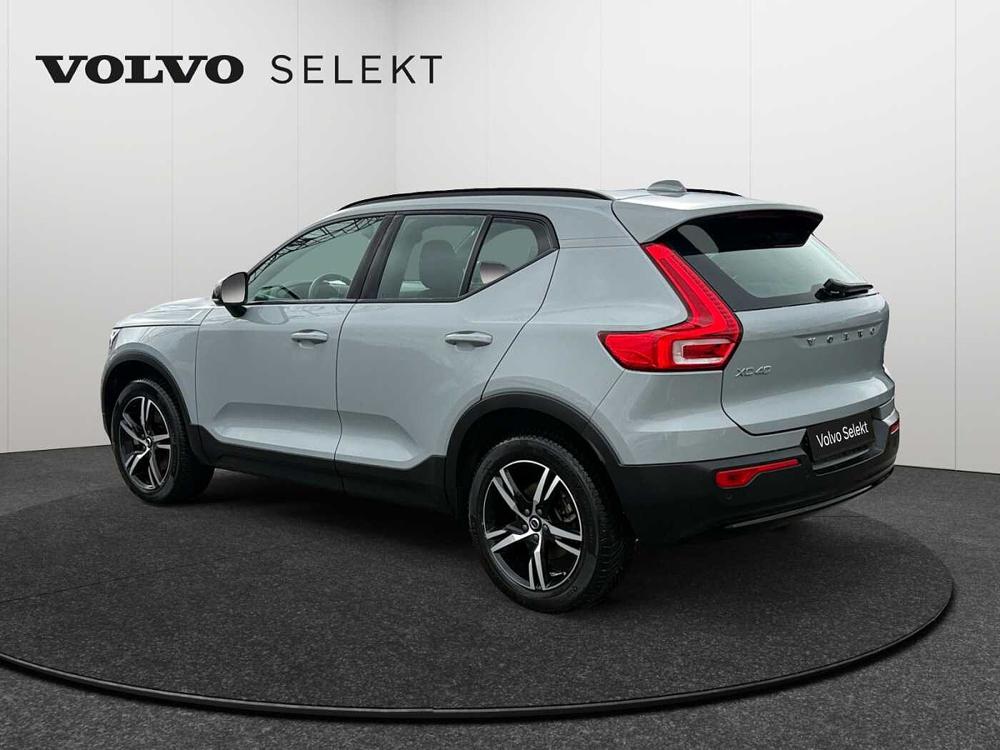 Volvo XC40 XC40 Plus, B3 Mild Hybrid, Essence, Dark