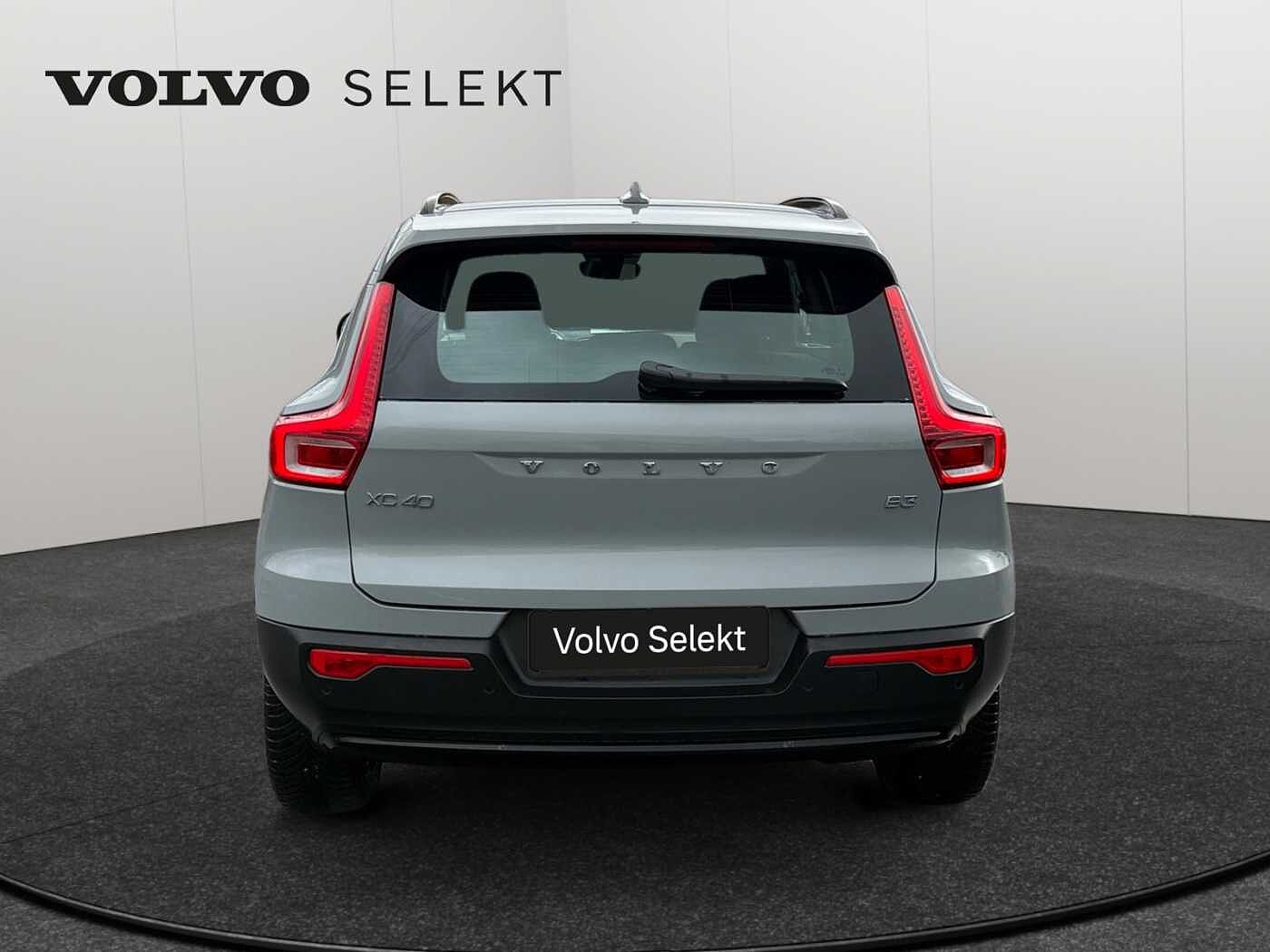 Volvo XC40 XC40 Plus, B3 Mild Hybrid, Essence, Dark