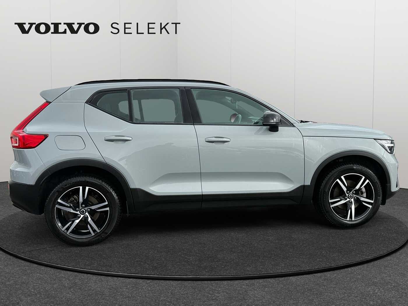 Volvo XC40 XC40 Plus, B3 Mild Hybrid, Essence, Dark