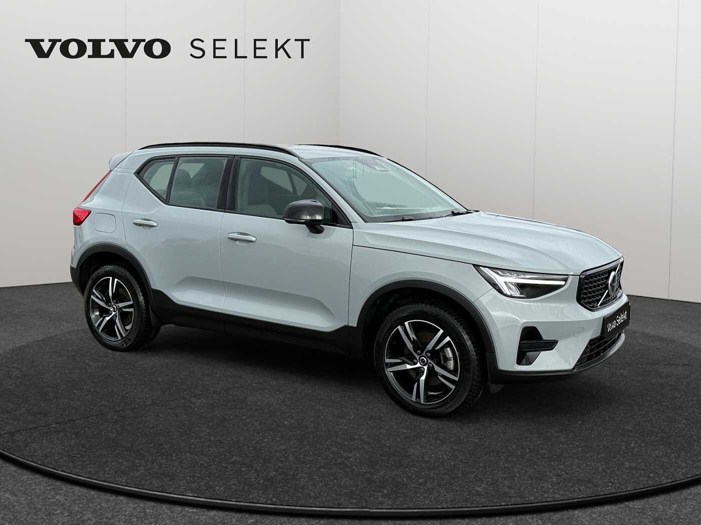 Volvo XC40 XC40 Plus, B3 Mild Hybrid, Essence, Dark