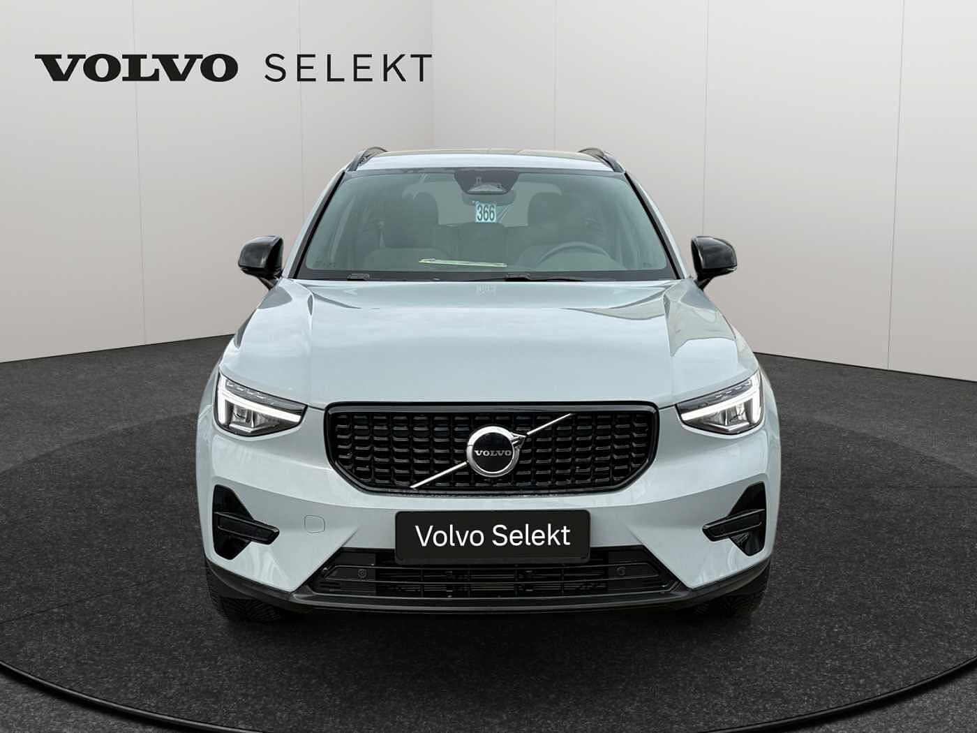 Volvo XC40 XC40 Plus, B3 Mild Hybrid, Essence, Dark