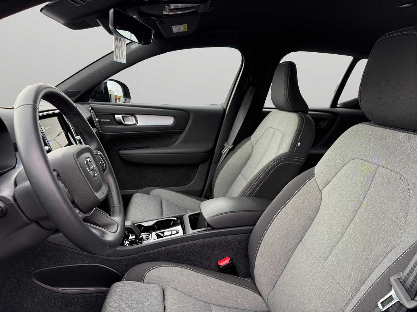 Volvo XC40 XC40 Plus, B3 Mild Hybrid, Essence, Dark