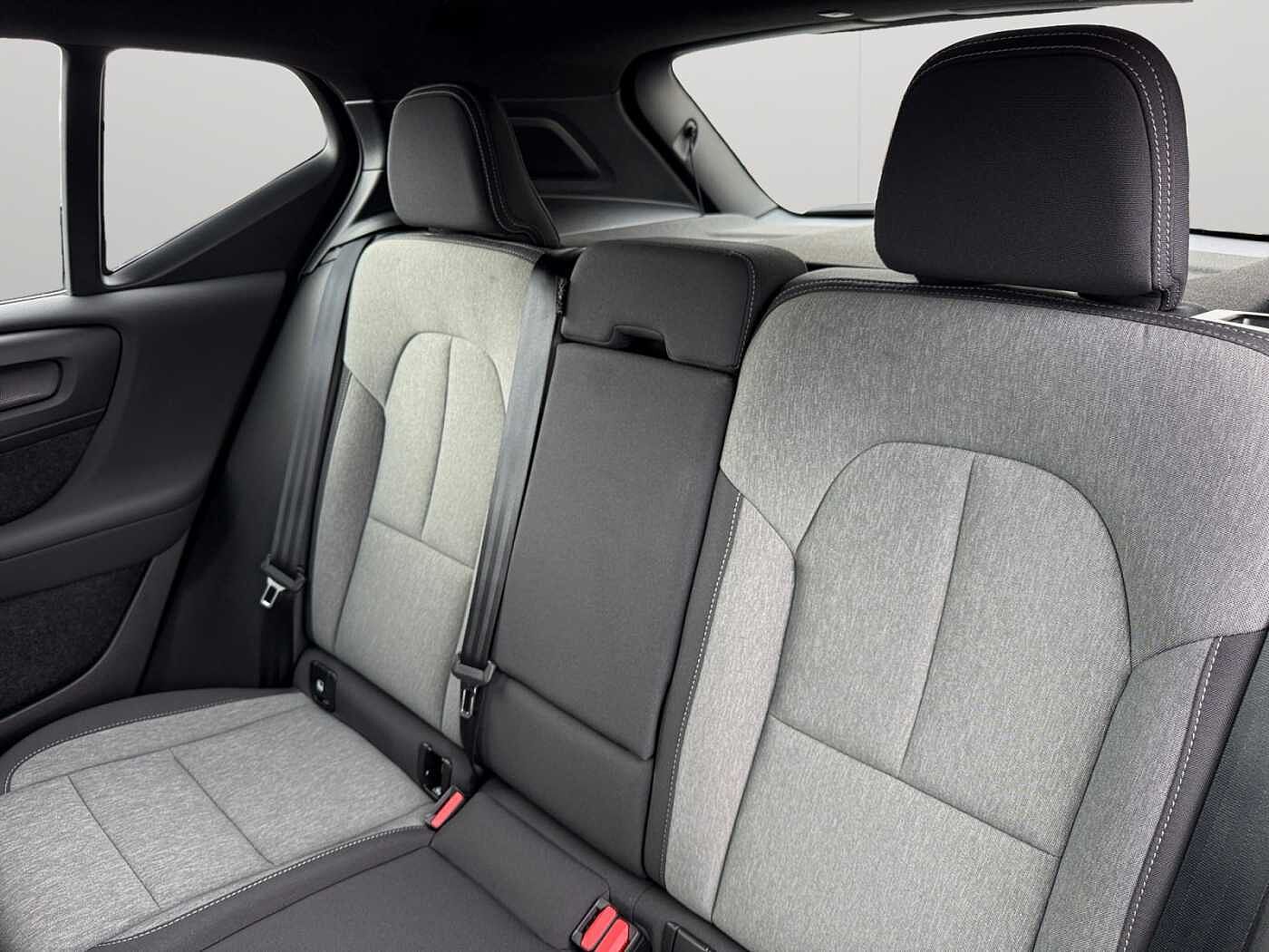 Volvo XC40 XC40 Plus, B3 Mild Hybrid, Essence, Dark