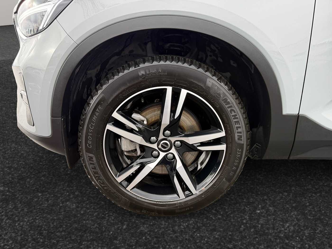 Volvo XC40 XC40 Plus, B3 Mild Hybrid, Essence, Dark