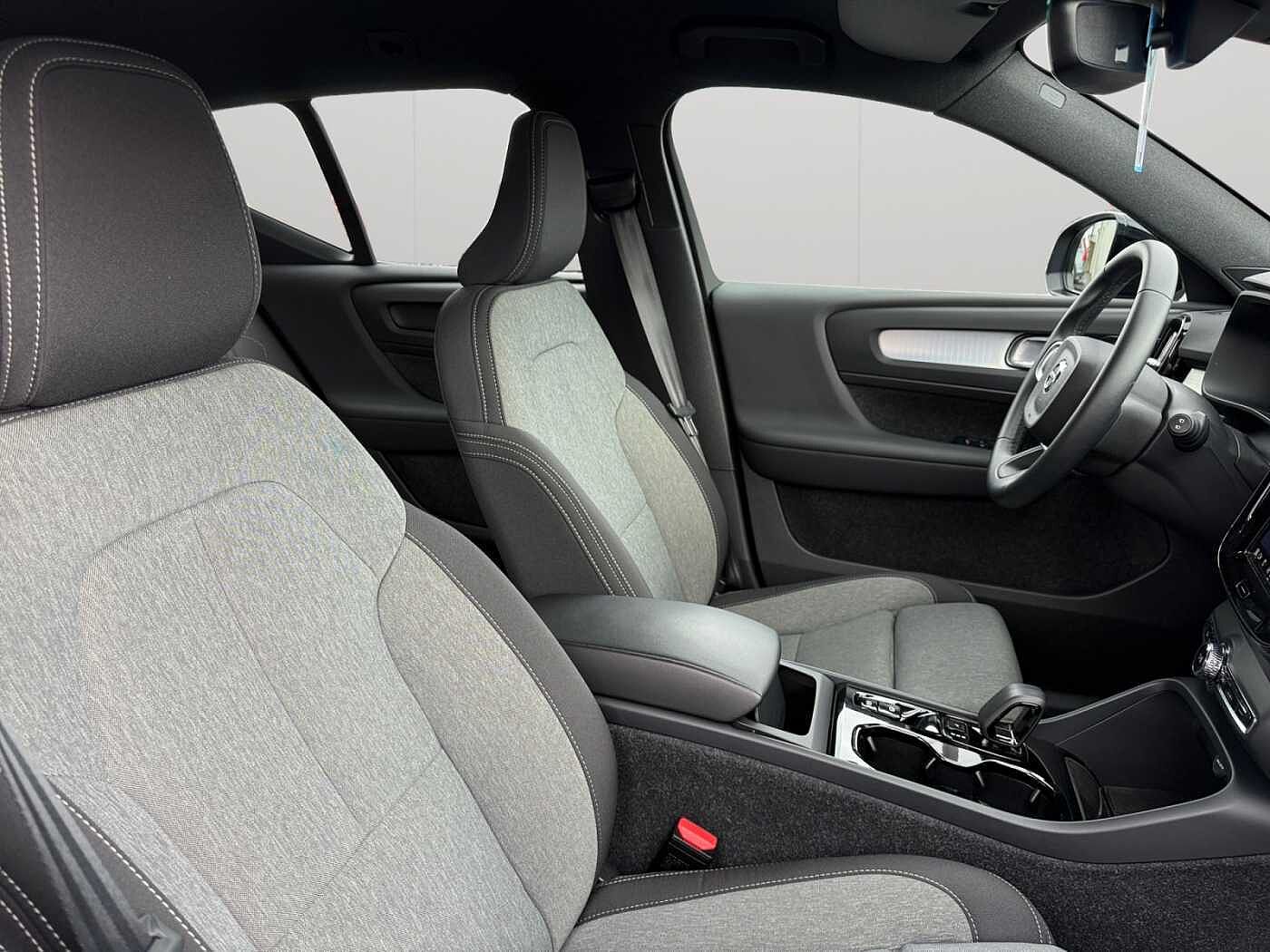 Volvo XC40 XC40 Plus, B3 Mild Hybrid, Essence, Dark