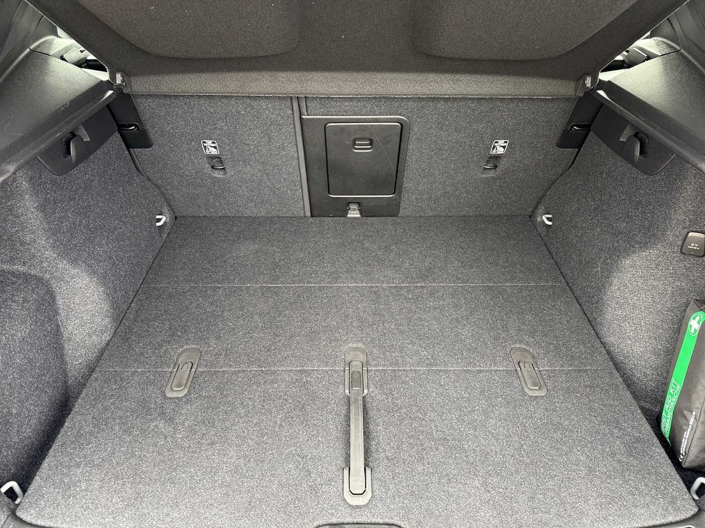Volvo XC40 XC40 Plus, B3 Mild Hybrid, Essence, Dark